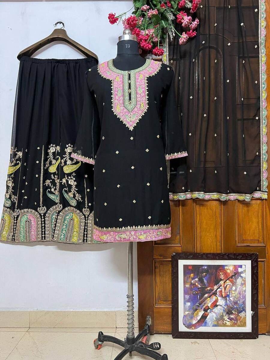 Embroidered Black Palazzo suit, size 42
