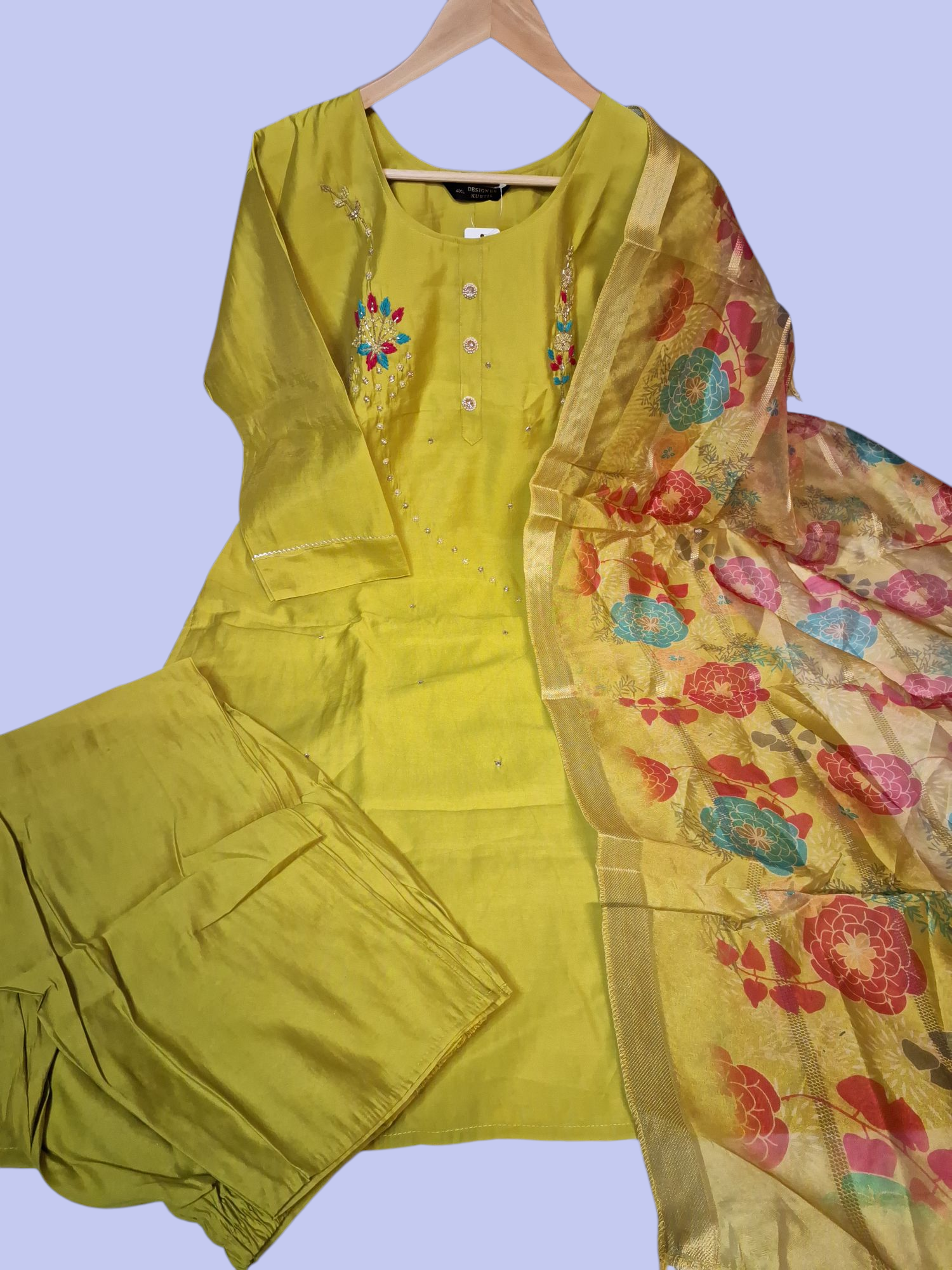 Elegant hand Embroidered Suit, size 46, 48 and 50