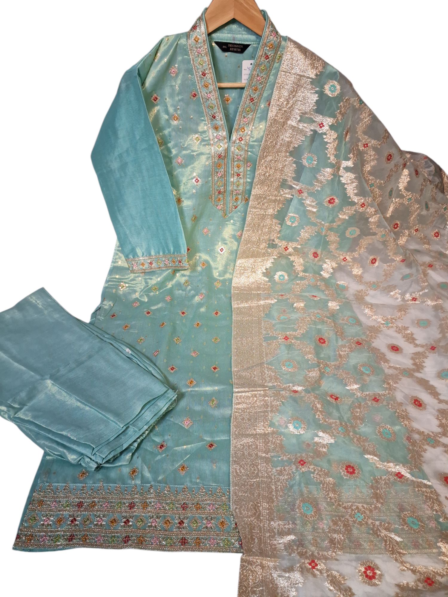 Elegant hand Embroidered Suit, size 44, 46 and 48