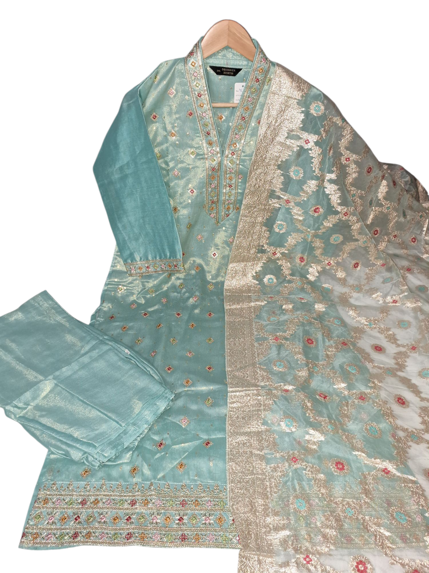 Elegant hand Embroidered Suit, size 44, 46 and 48