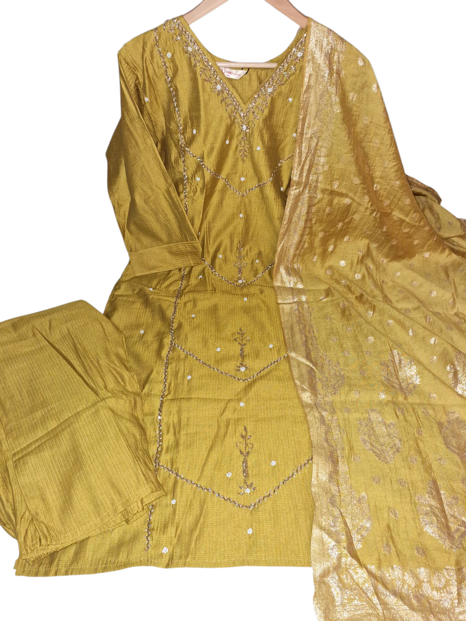 Elegant hand Embroidered Suit, size 46, 48 and 50