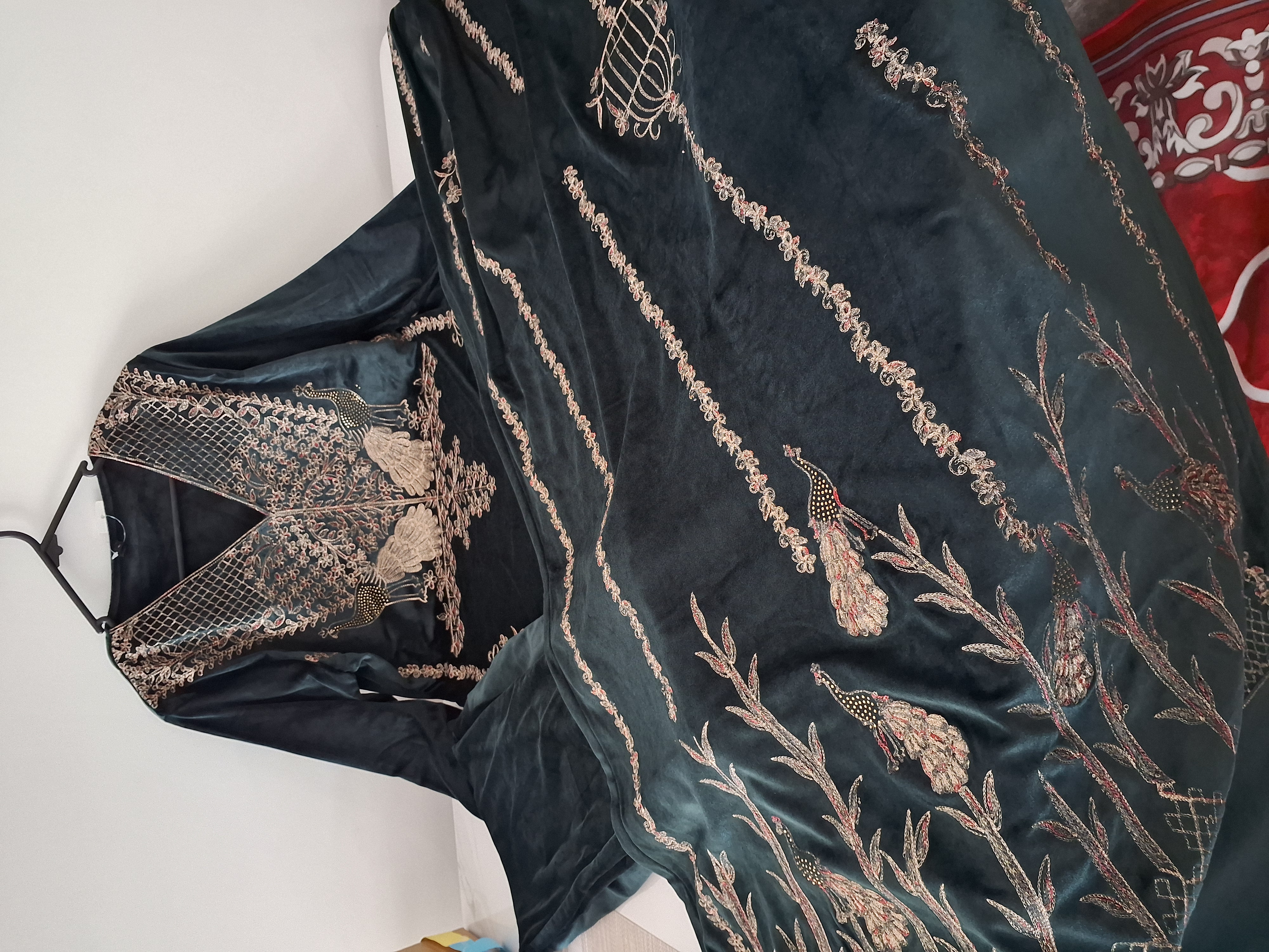 Heavy velvet suit, size 42 ready 