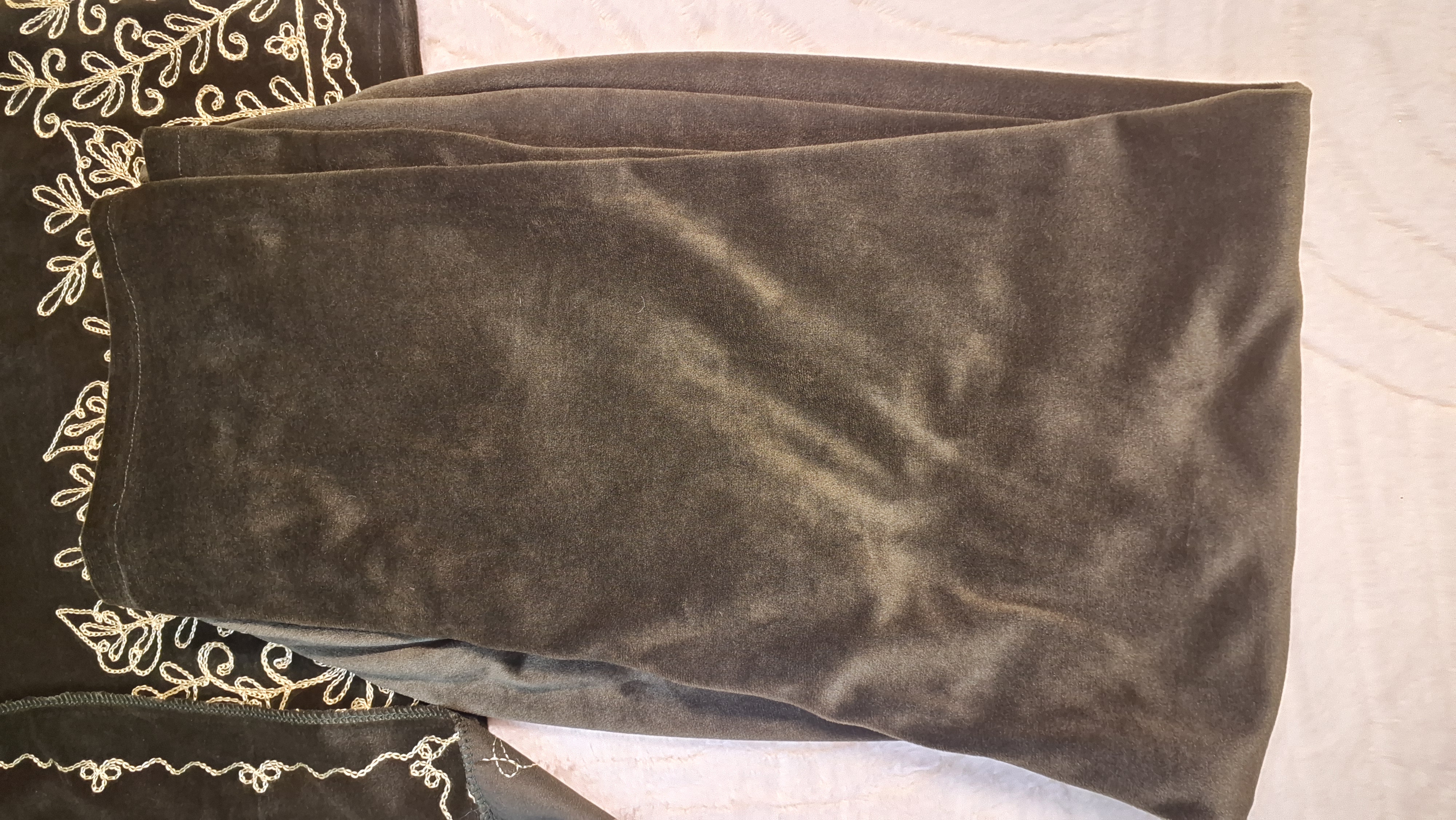 Embroidered Velvet Suit Set size 46
