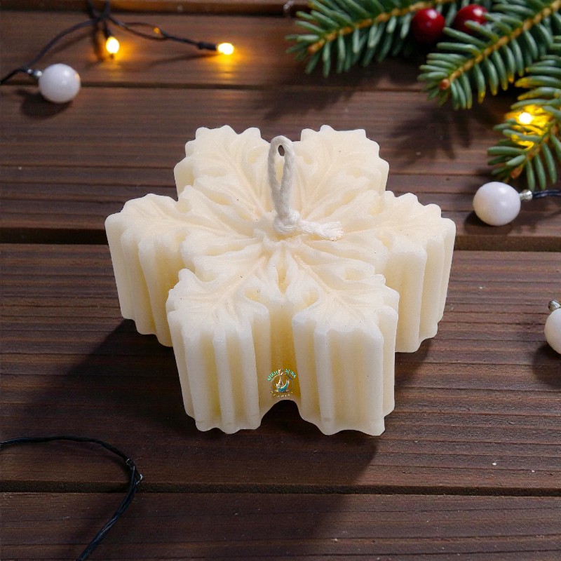 Christmas Cranberry Sculpted Snowflakes Candle