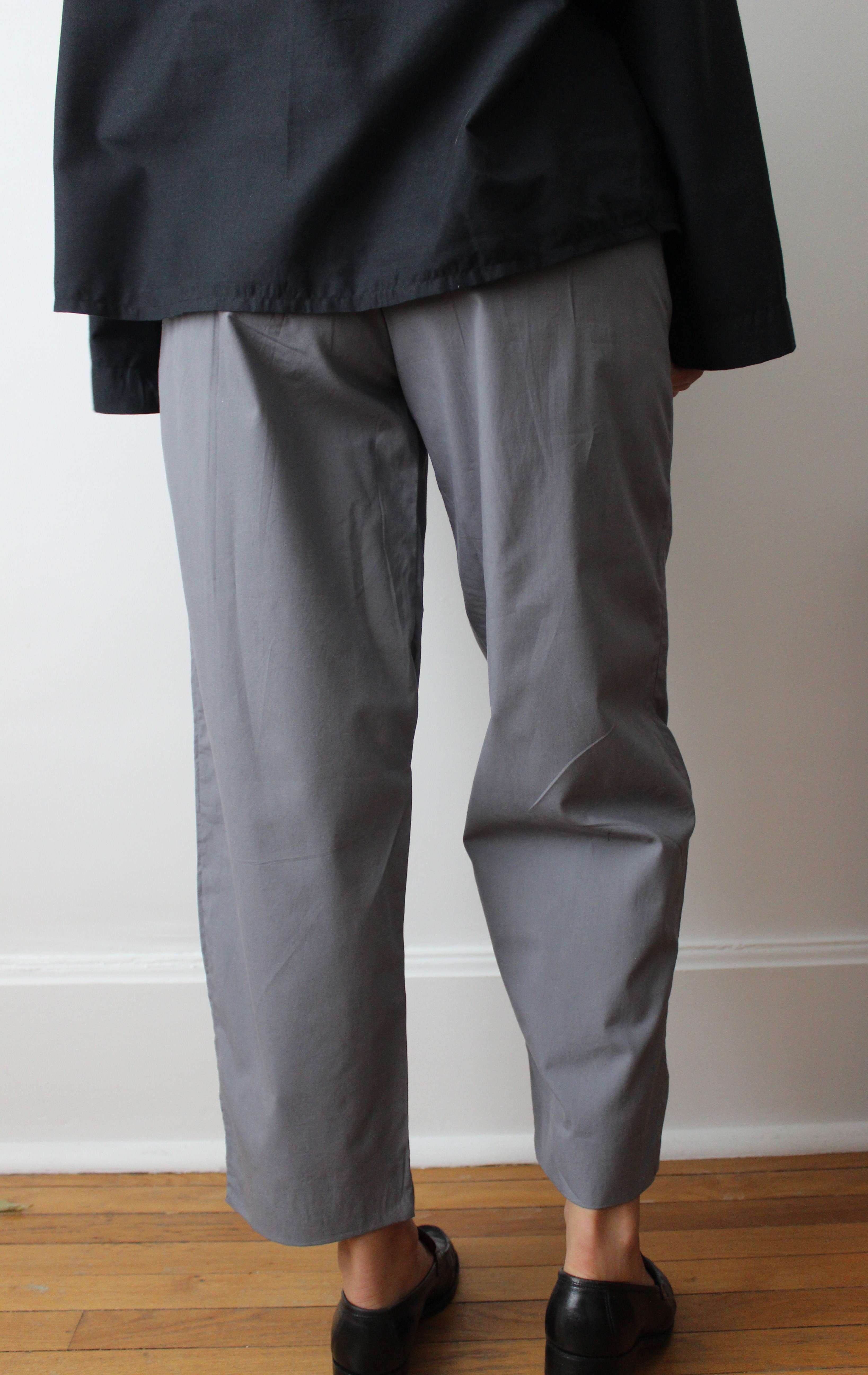 Pantalon fuselé ample/slouchy
