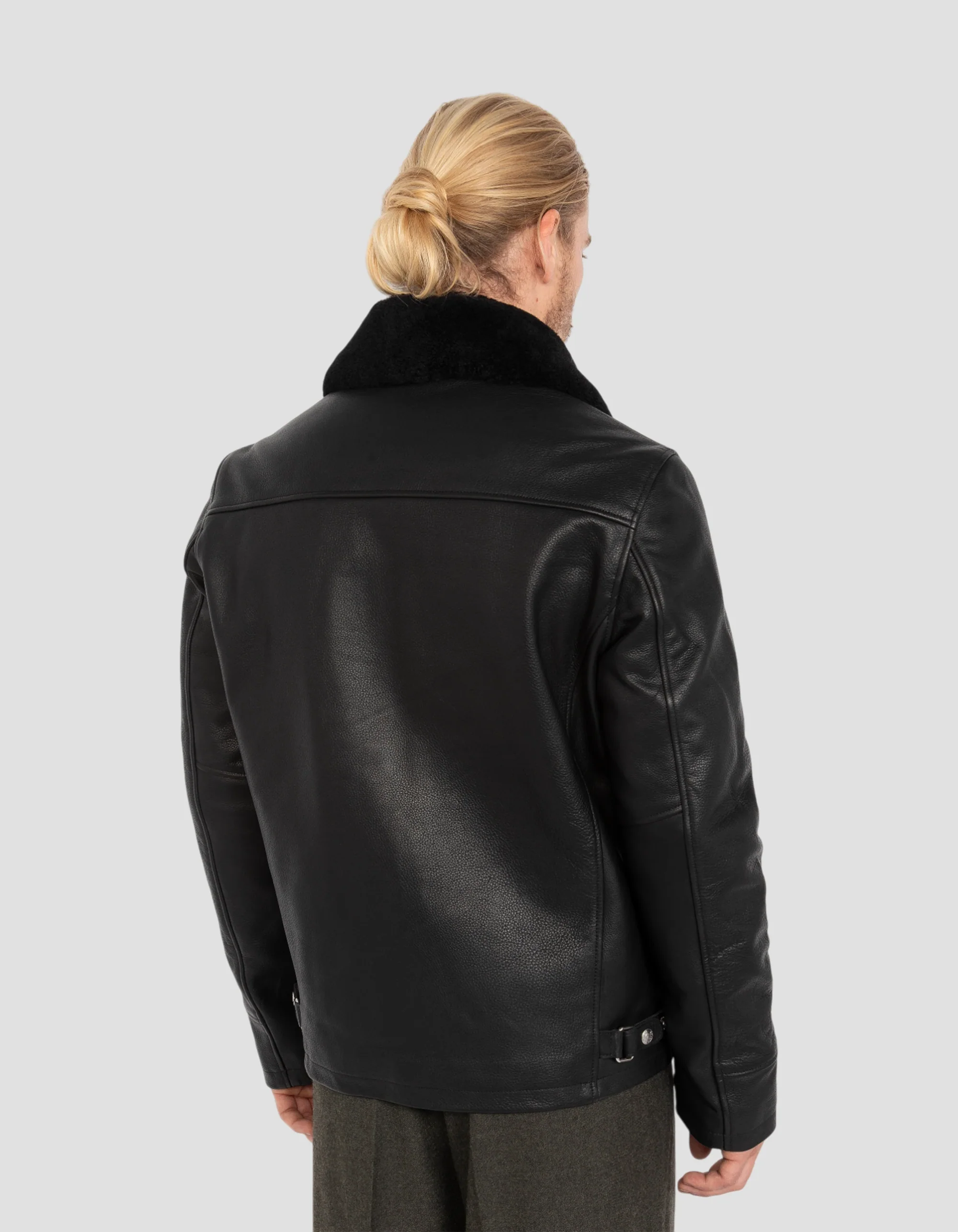 Casual Black Cowhide Jacket with Removable Shearling Collar