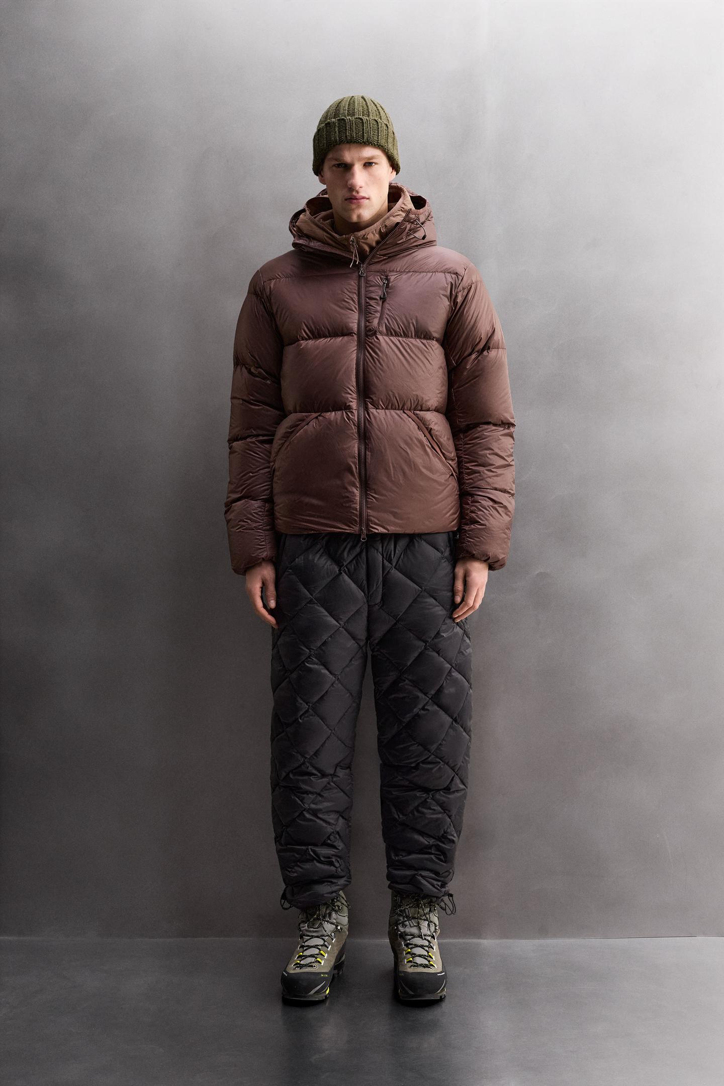  Warm & Stylish Men’s Burgundy Ski Puffer Jacket