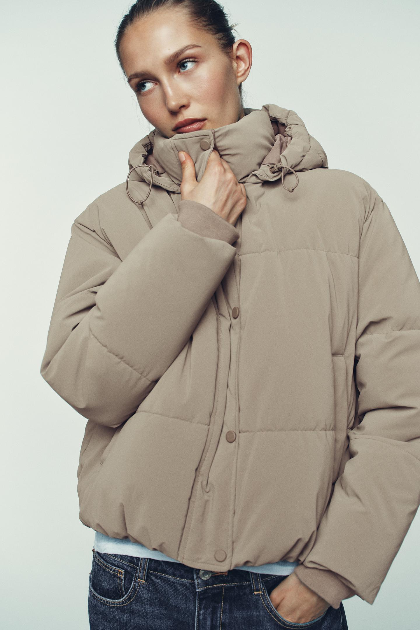 Stylish & Protective Women’s Short Hooded Water-Repellent & Windproof Anorak 