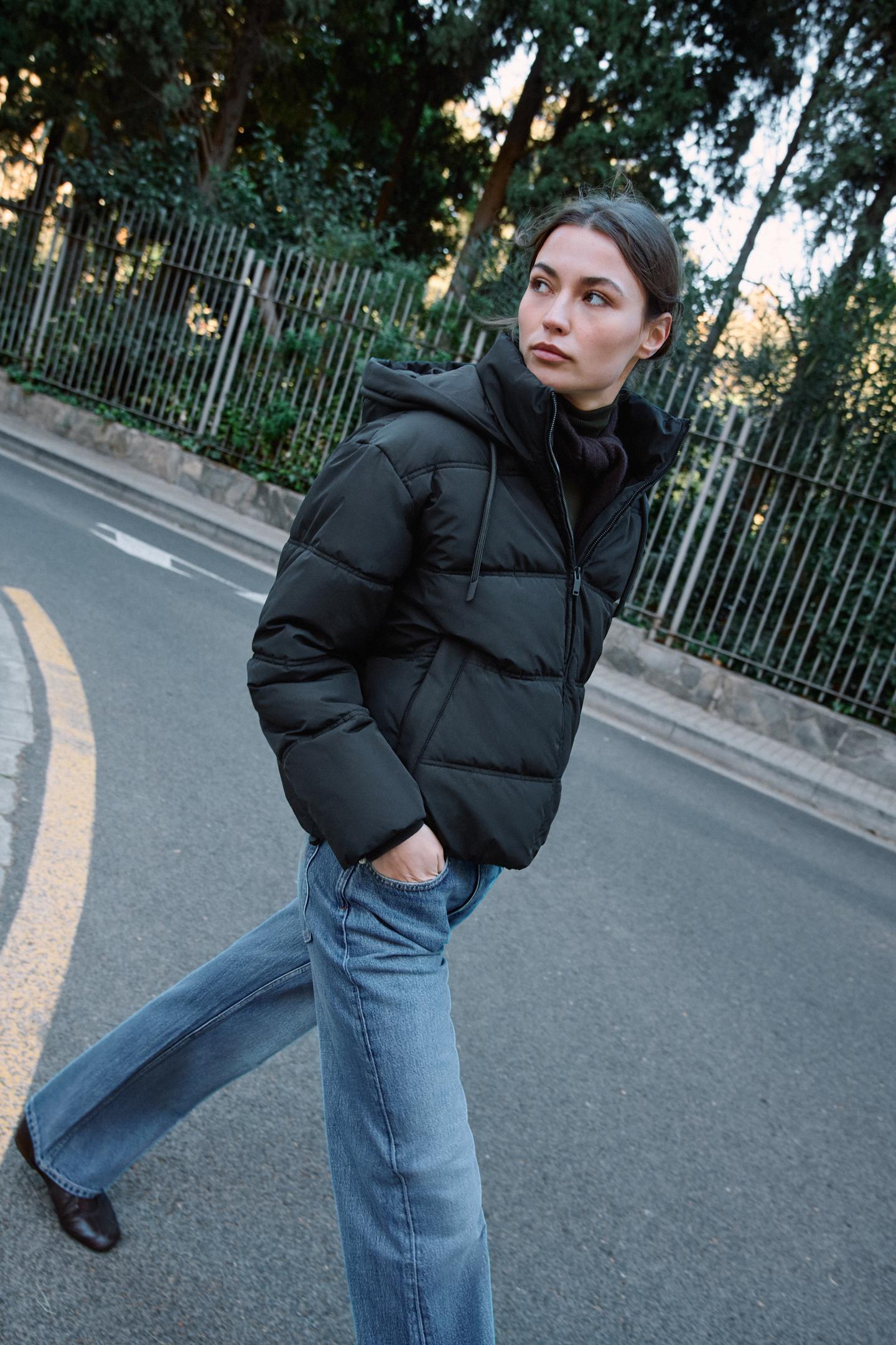 Stylish Women’s Short Hooded Water-Repellent Anorak