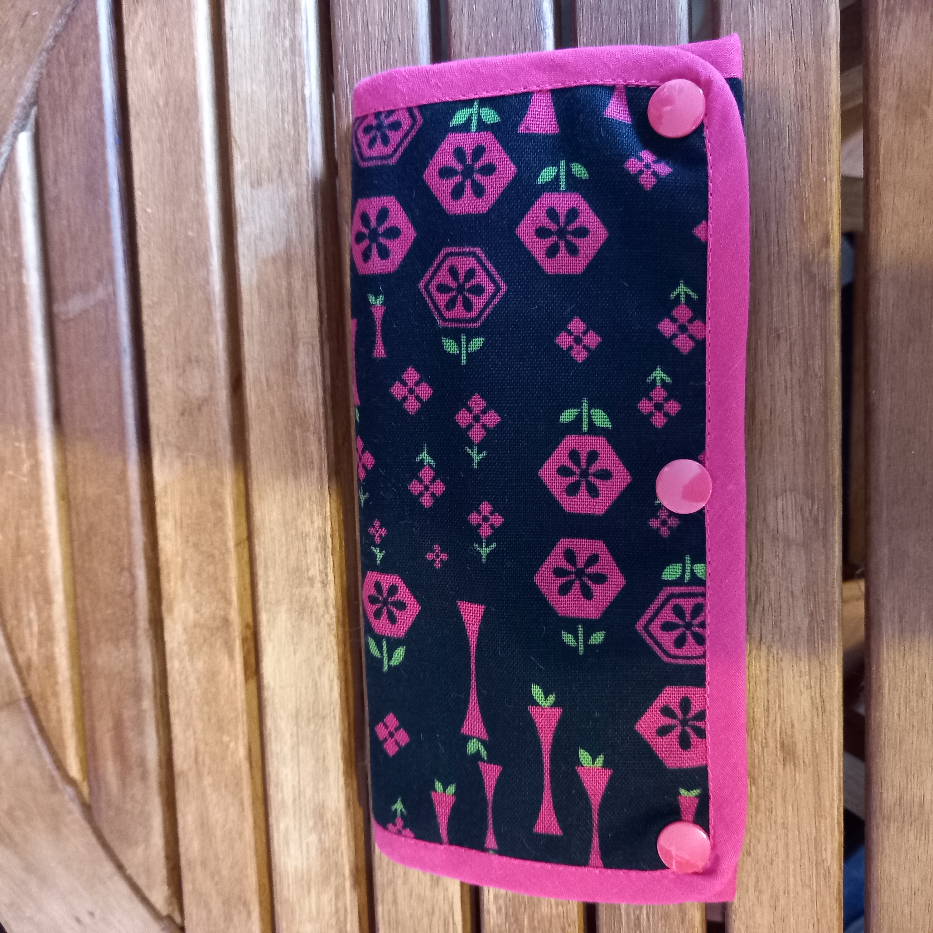 Porte-feuilles jardin rose et noir