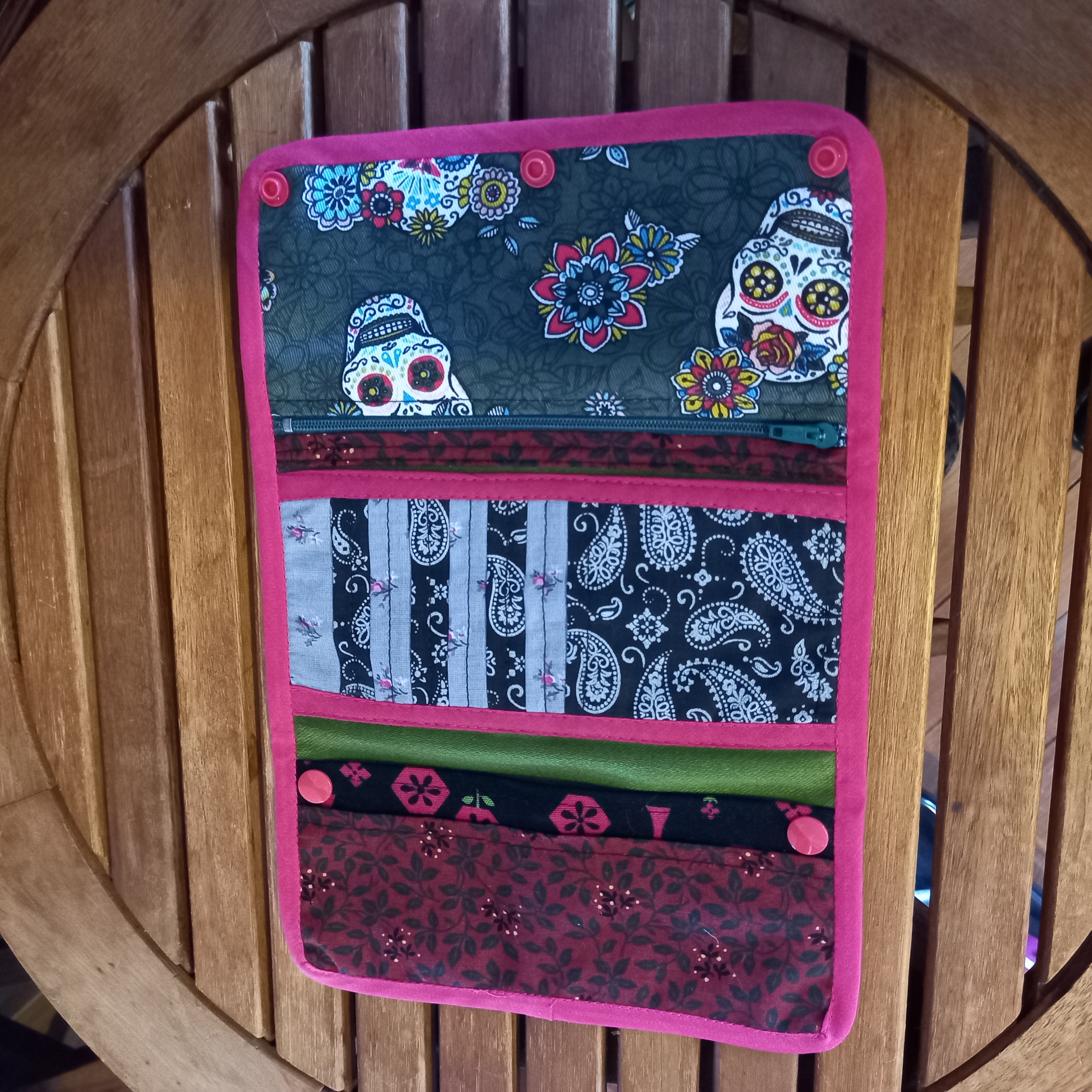 Porte-feuilles jardin rose et noir