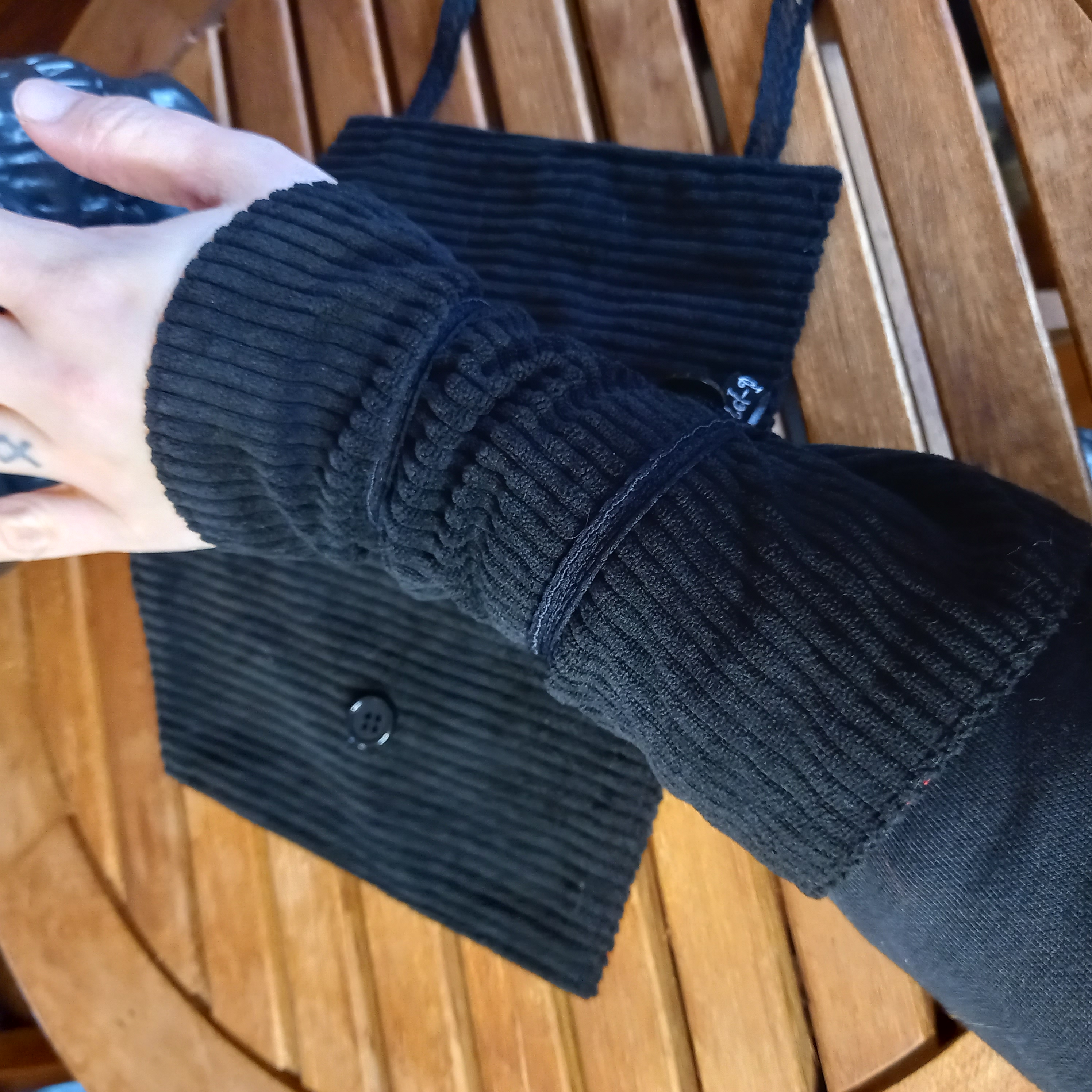 Mitaines rouge à pois noirs