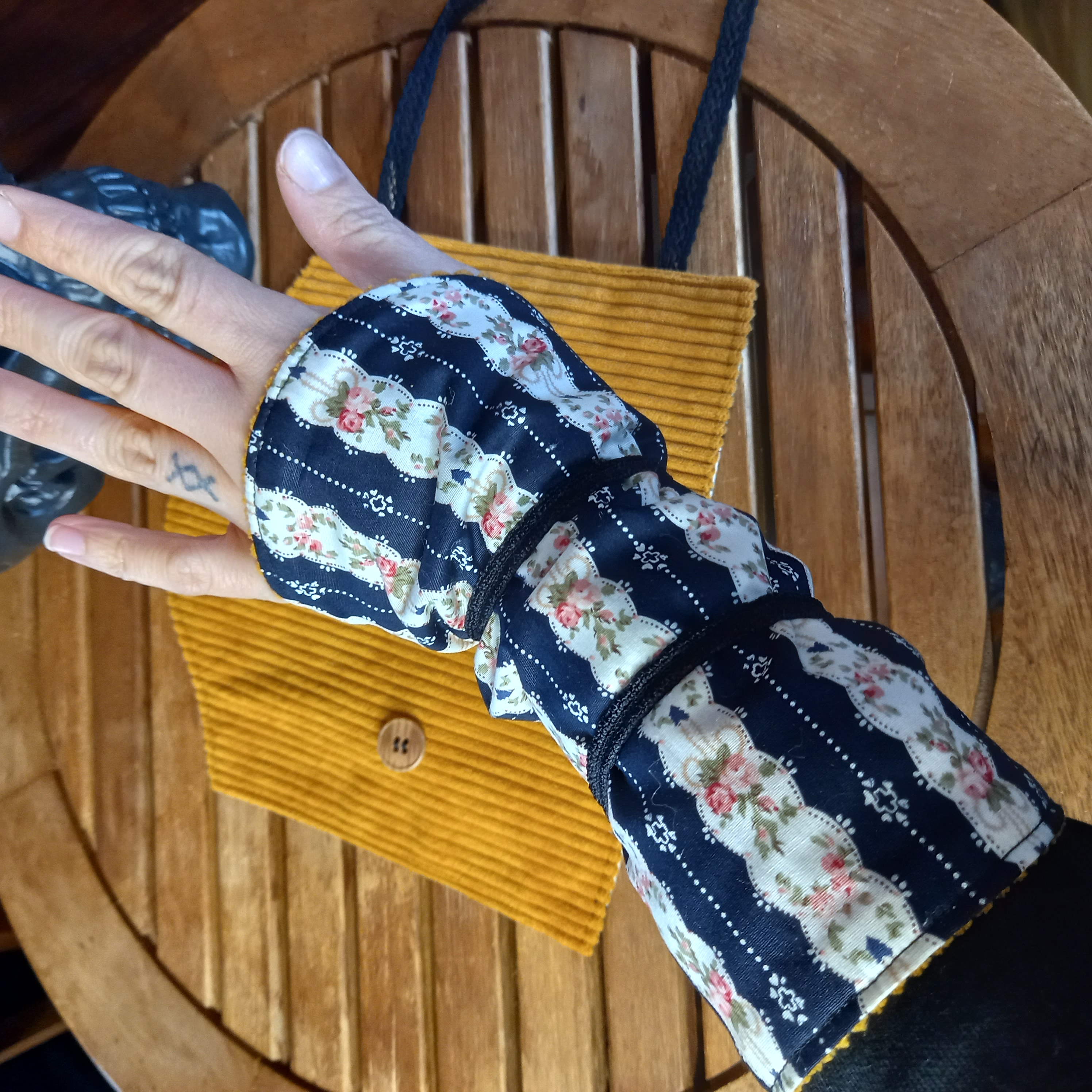 Mitaines fleuri rayé et jaune