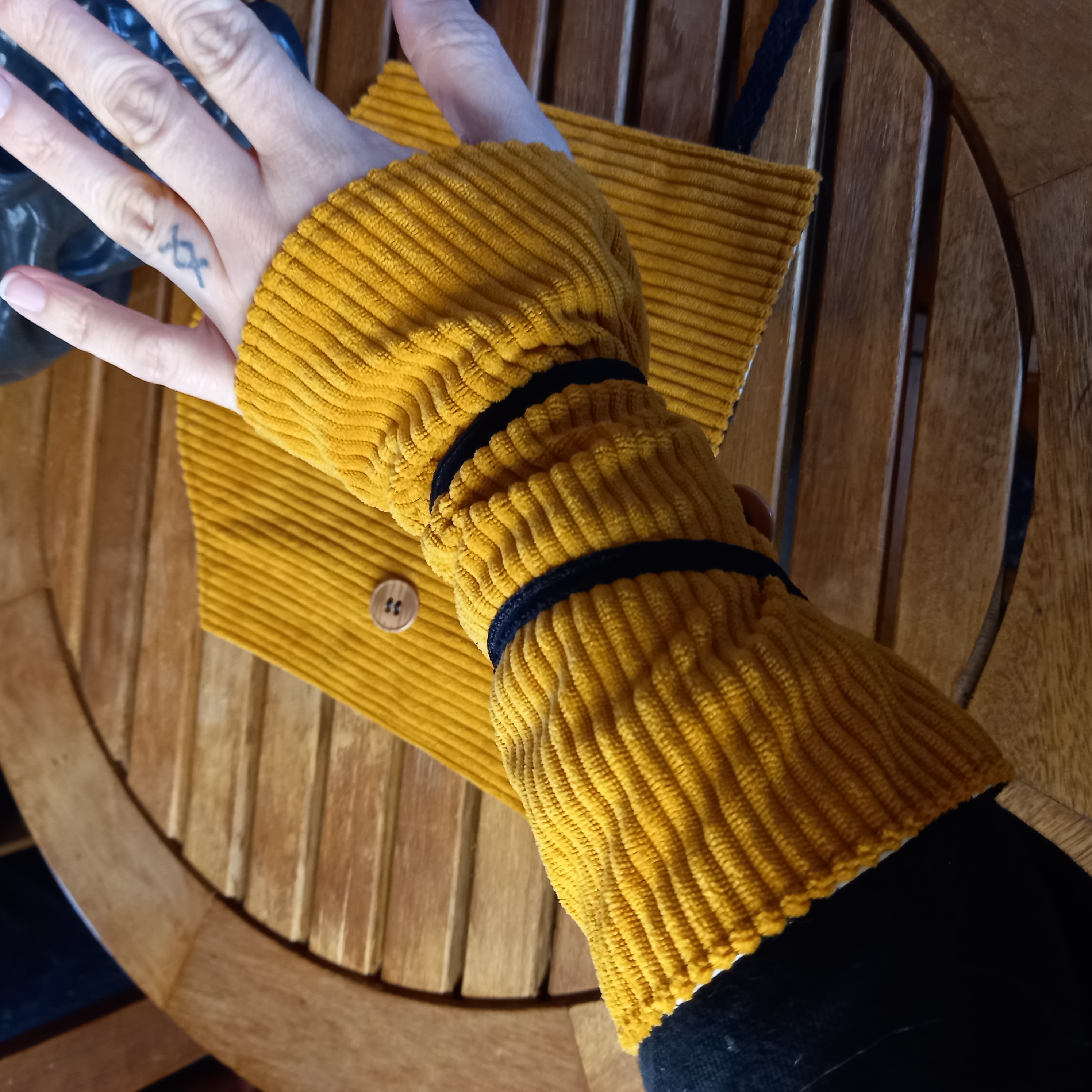 Mitaines fleuri rayé et jaune