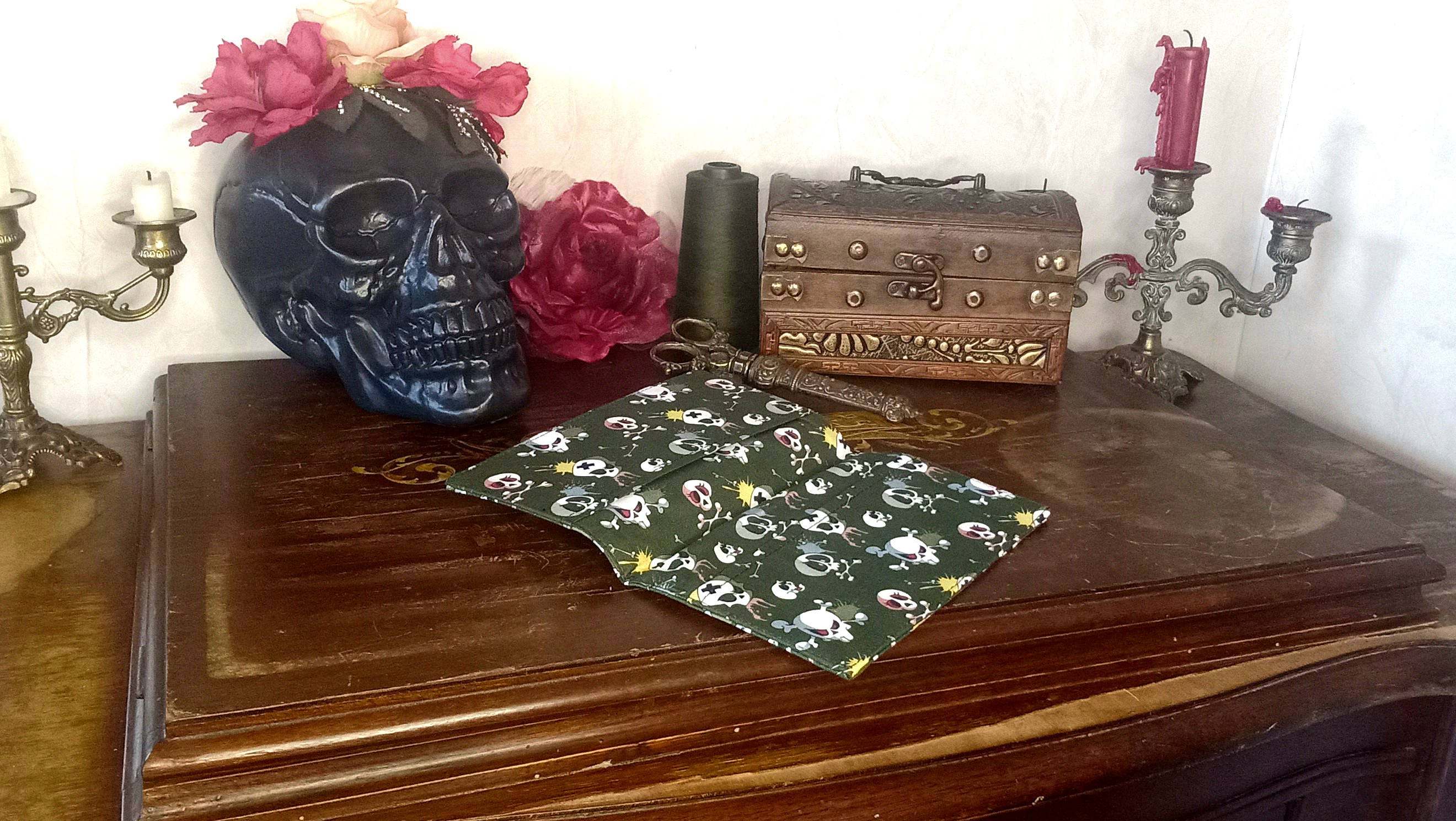 Porte chéquier skull cartons graff kaki