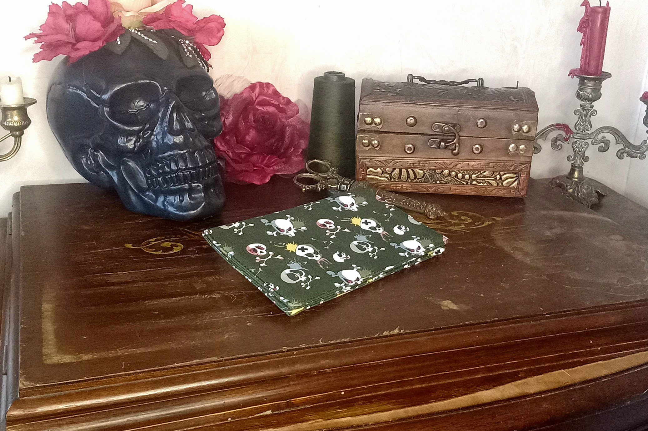 Porte chéquier skull cartons graff kaki