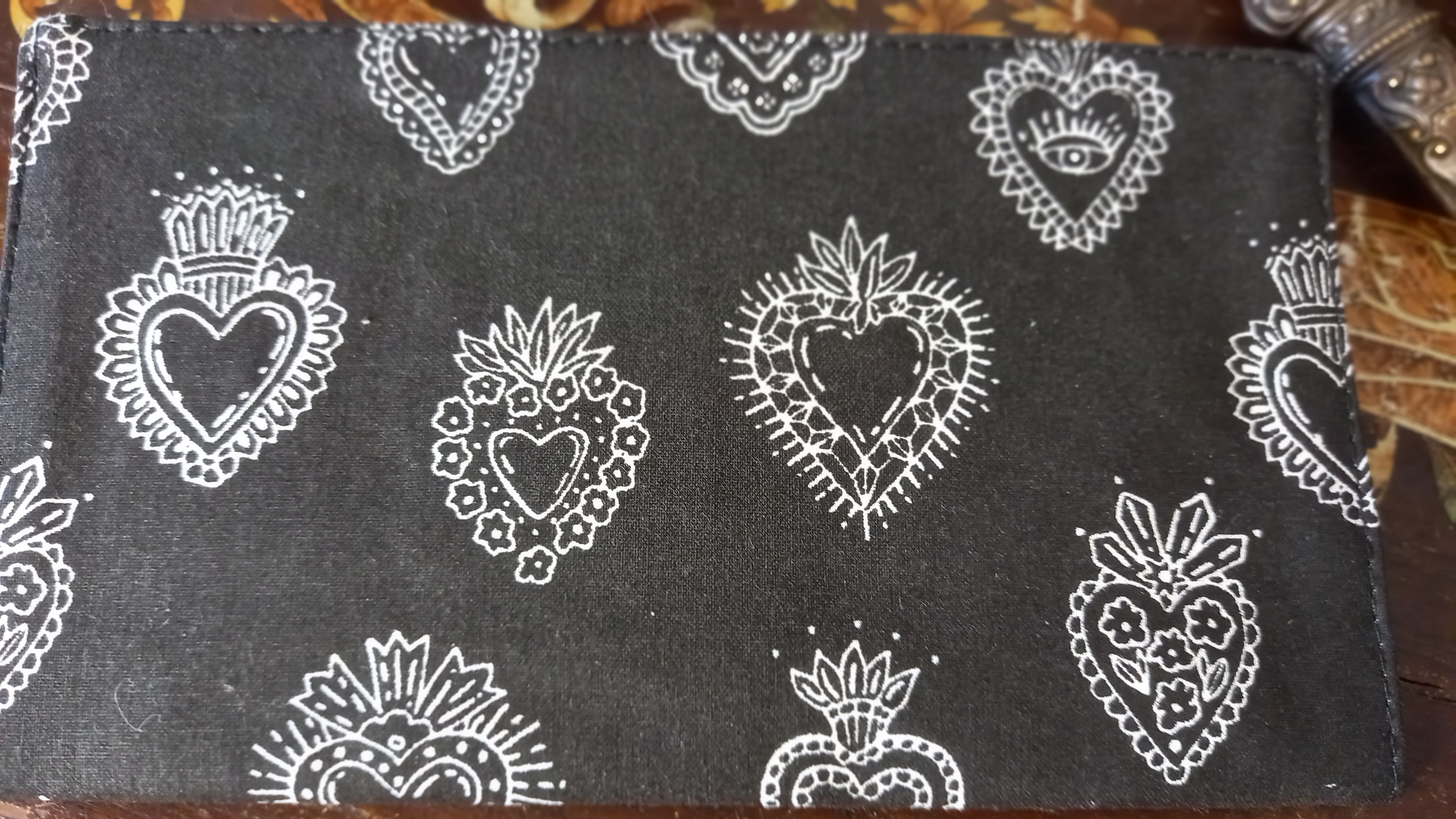 Porte chéquier cœurs sacrés 