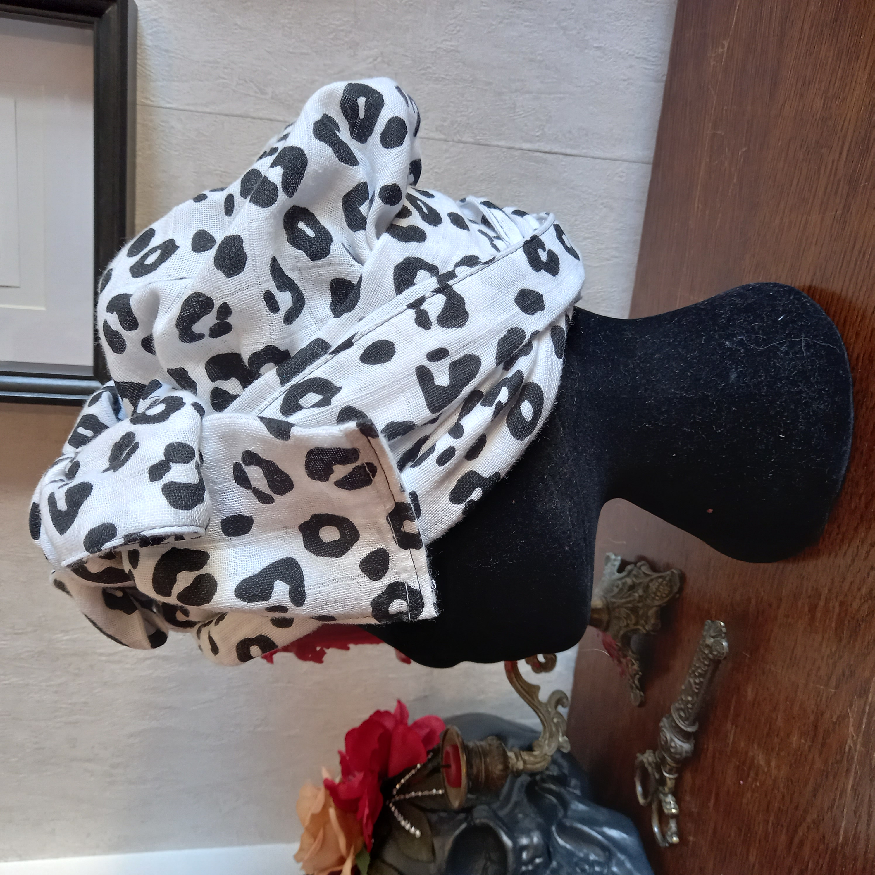 Turban léopard noir et blanc
