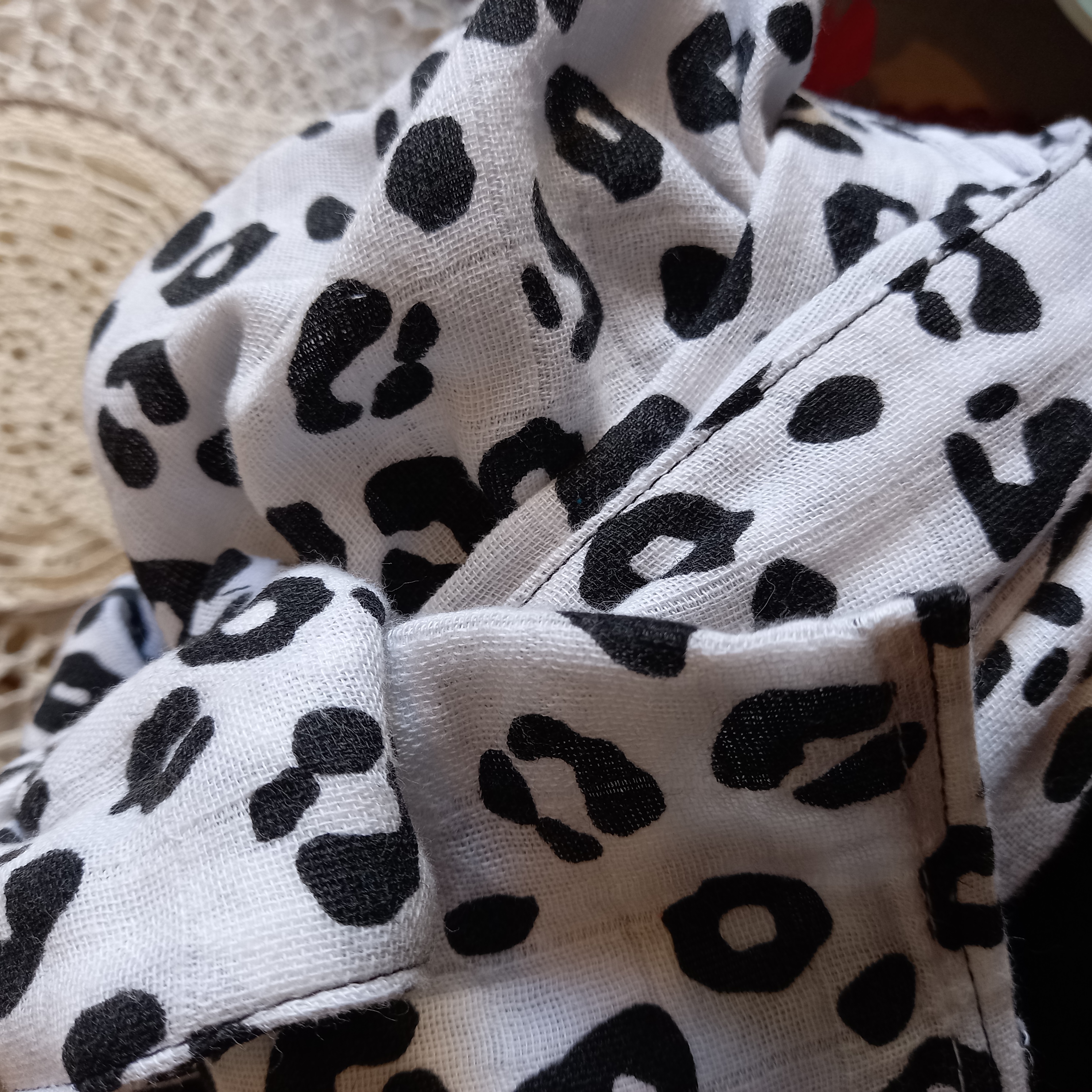 Turban léopard noir et blanc