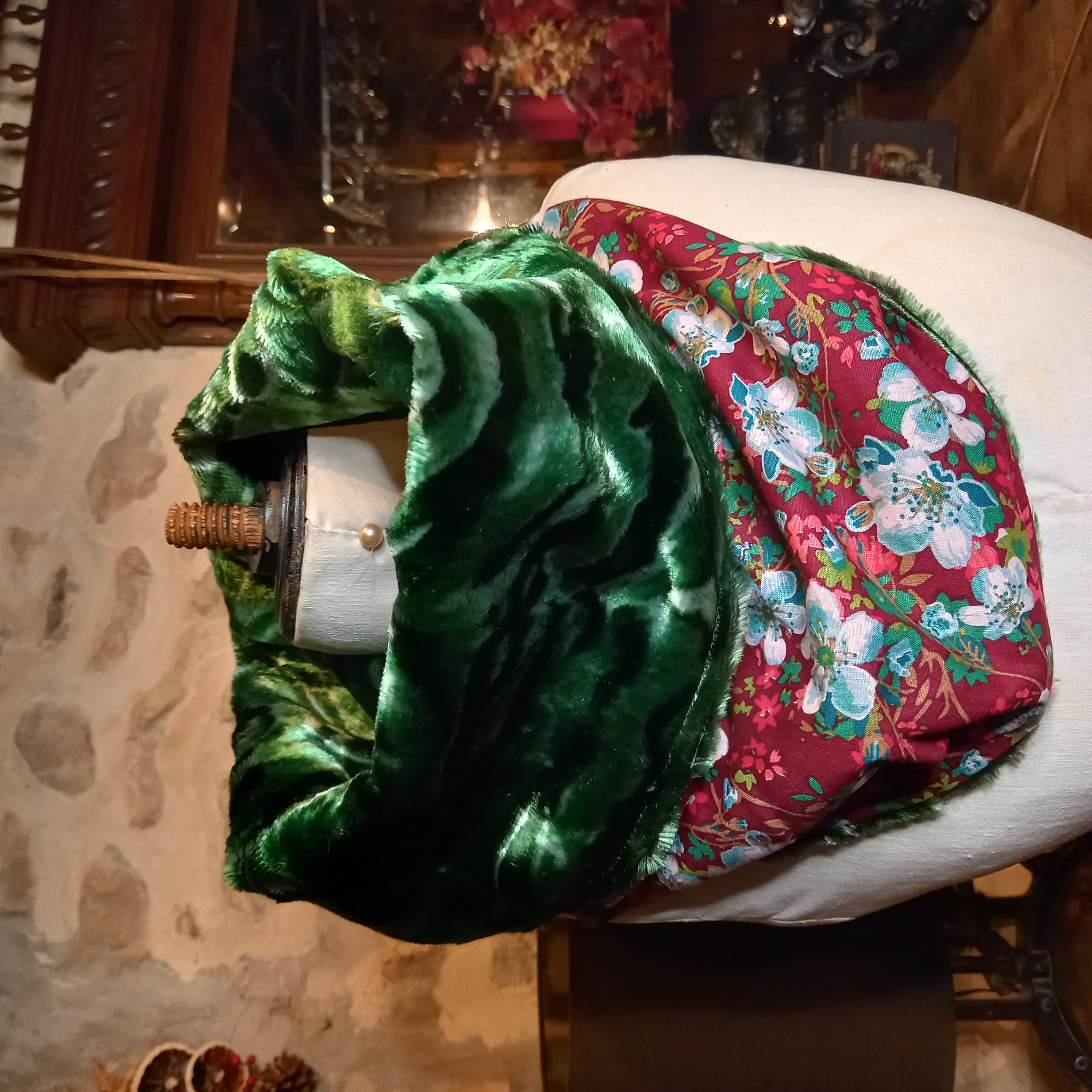 Mega snood capuche fleurs et fausse fourrure verte