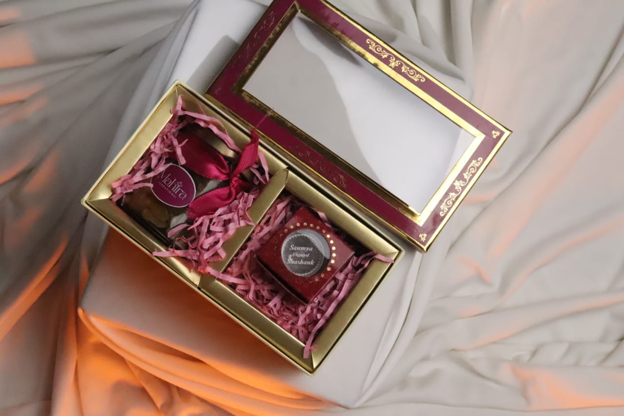 ENGAGEMENT BOX WITH SILVER COIN
