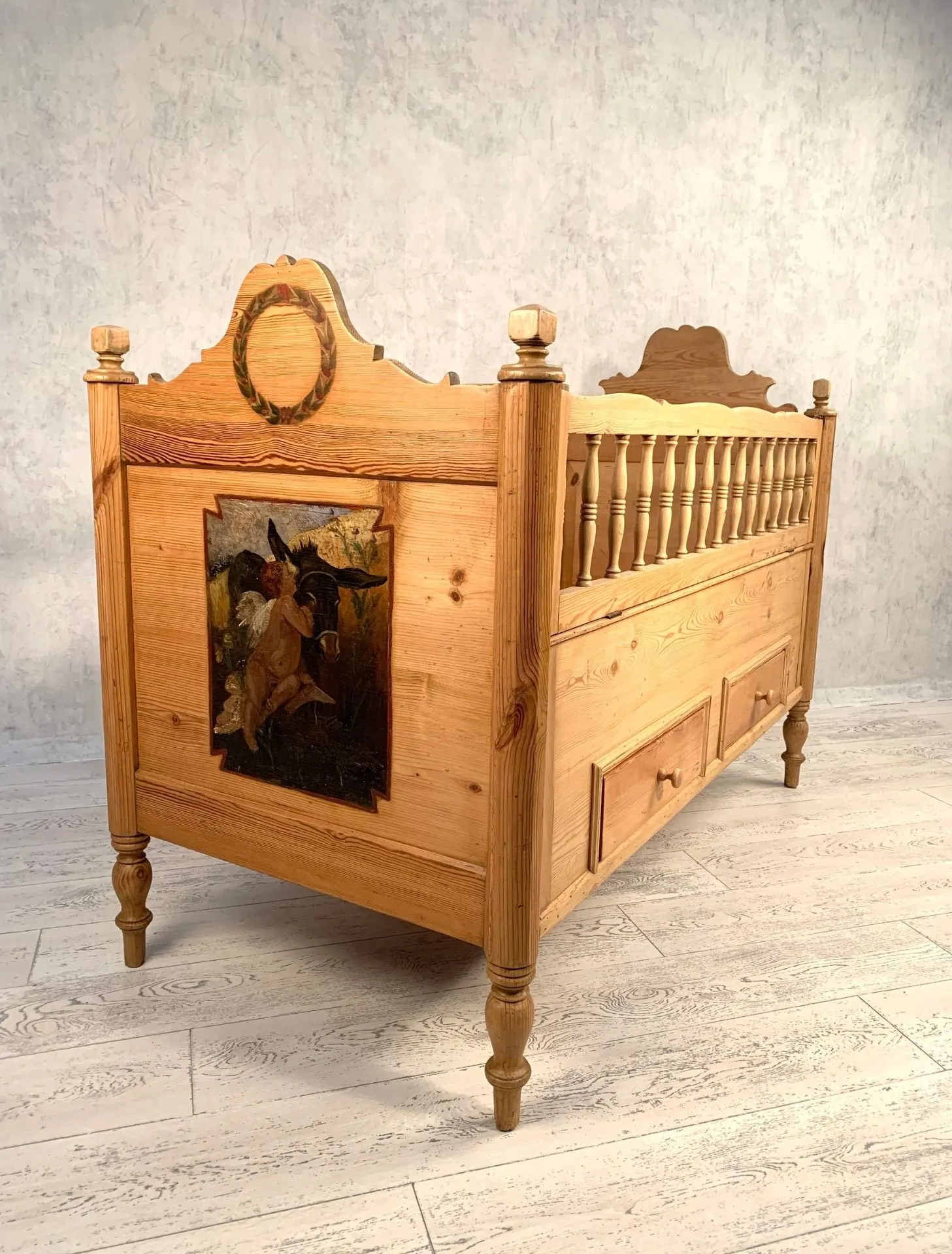Lovely Victorian Pine Child’s Bed (England Circa 1870.)