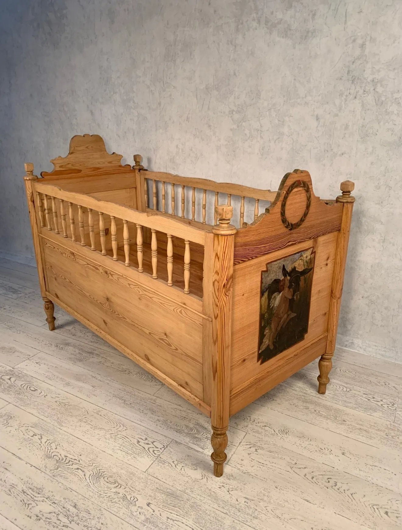 Lovely Victorian Pine Child’s Bed (England Circa 1870.)