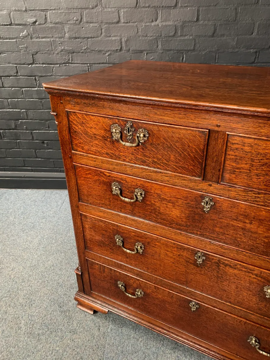 Fine Quality George III Oak Chest Of Drawers