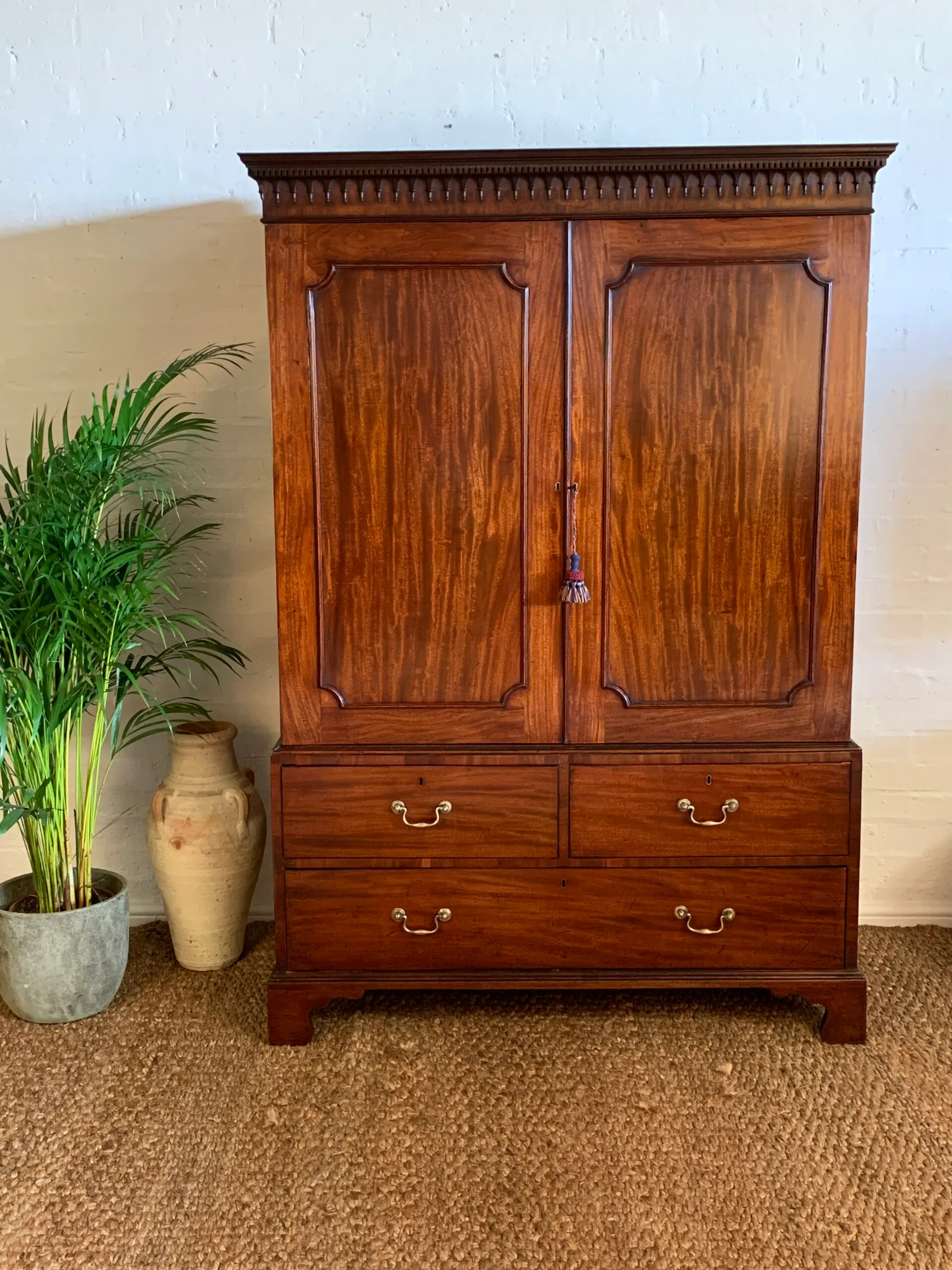 Georgian Mahogany Linen Press