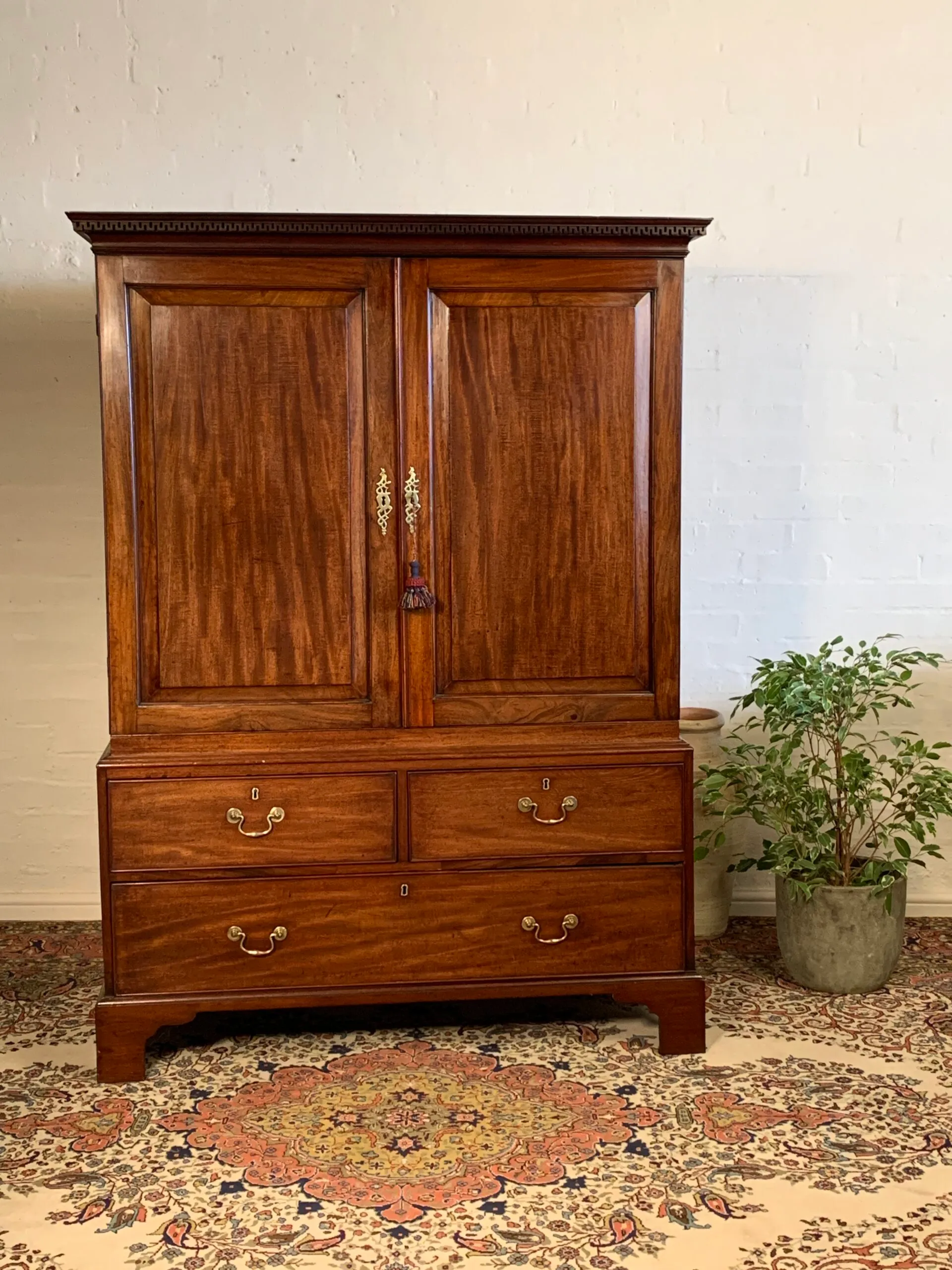 Georgian Mahogany Linen Press