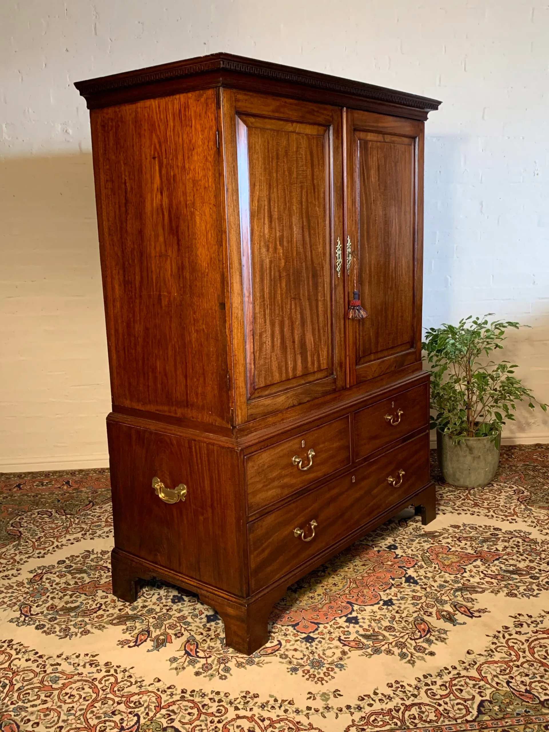 Georgian Mahogany Linen Press