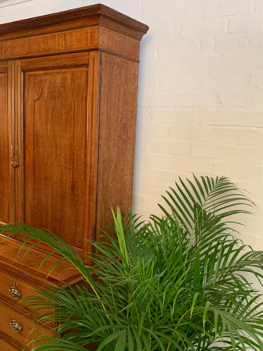 Georgian Two Stage Cross-banded Oak Cupboard