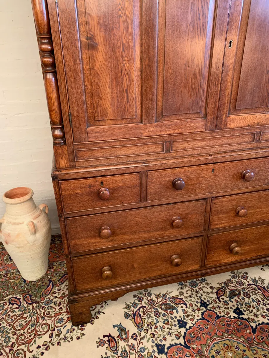 Oak Linen Press / Livery Cupboard