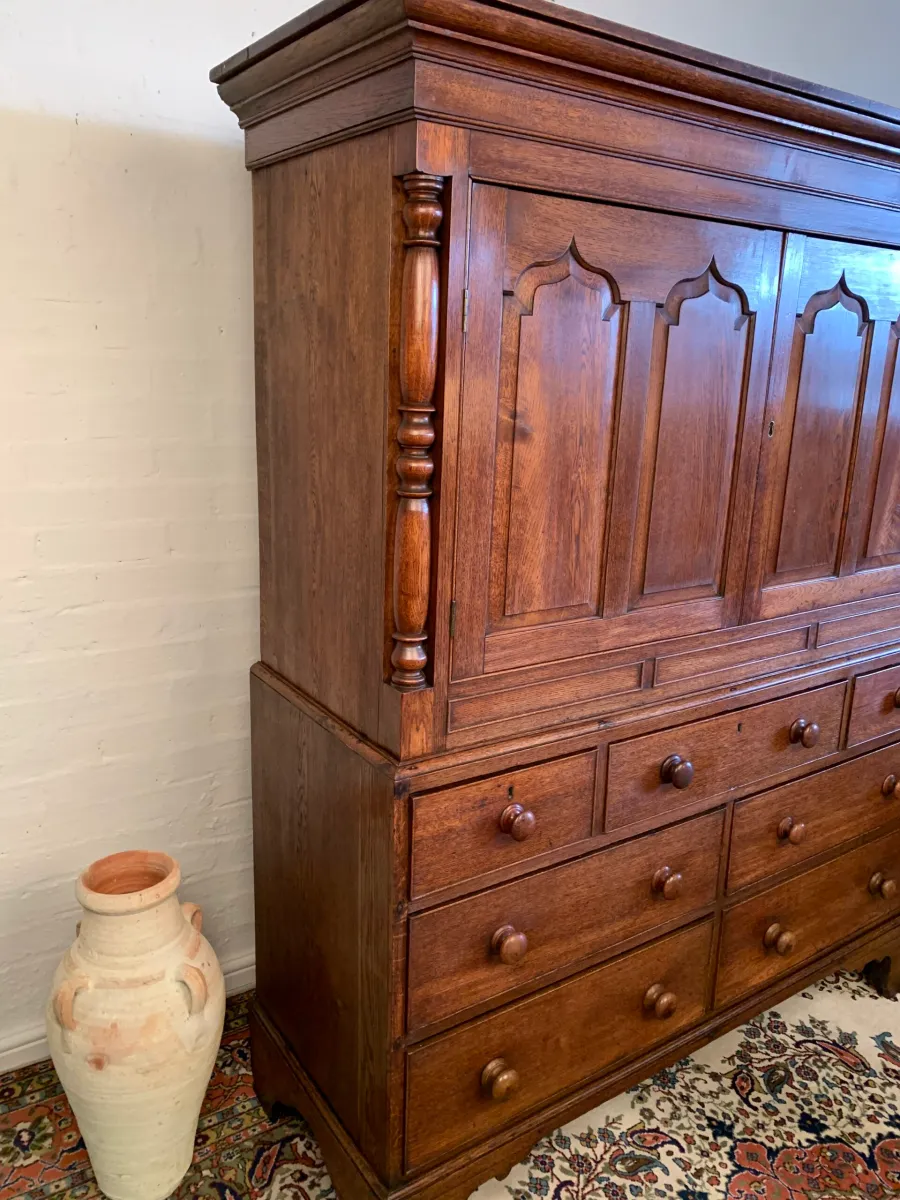 Oak Linen Press / Livery Cupboard