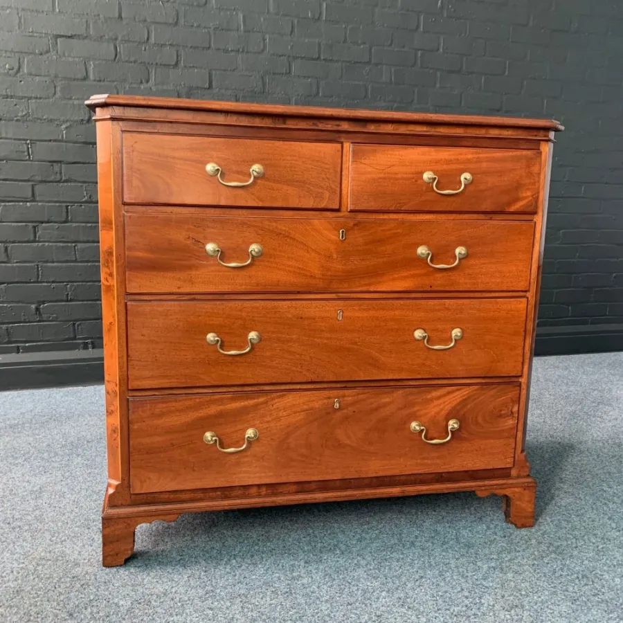 Pretty George III Mahogany Chest Of Drawers