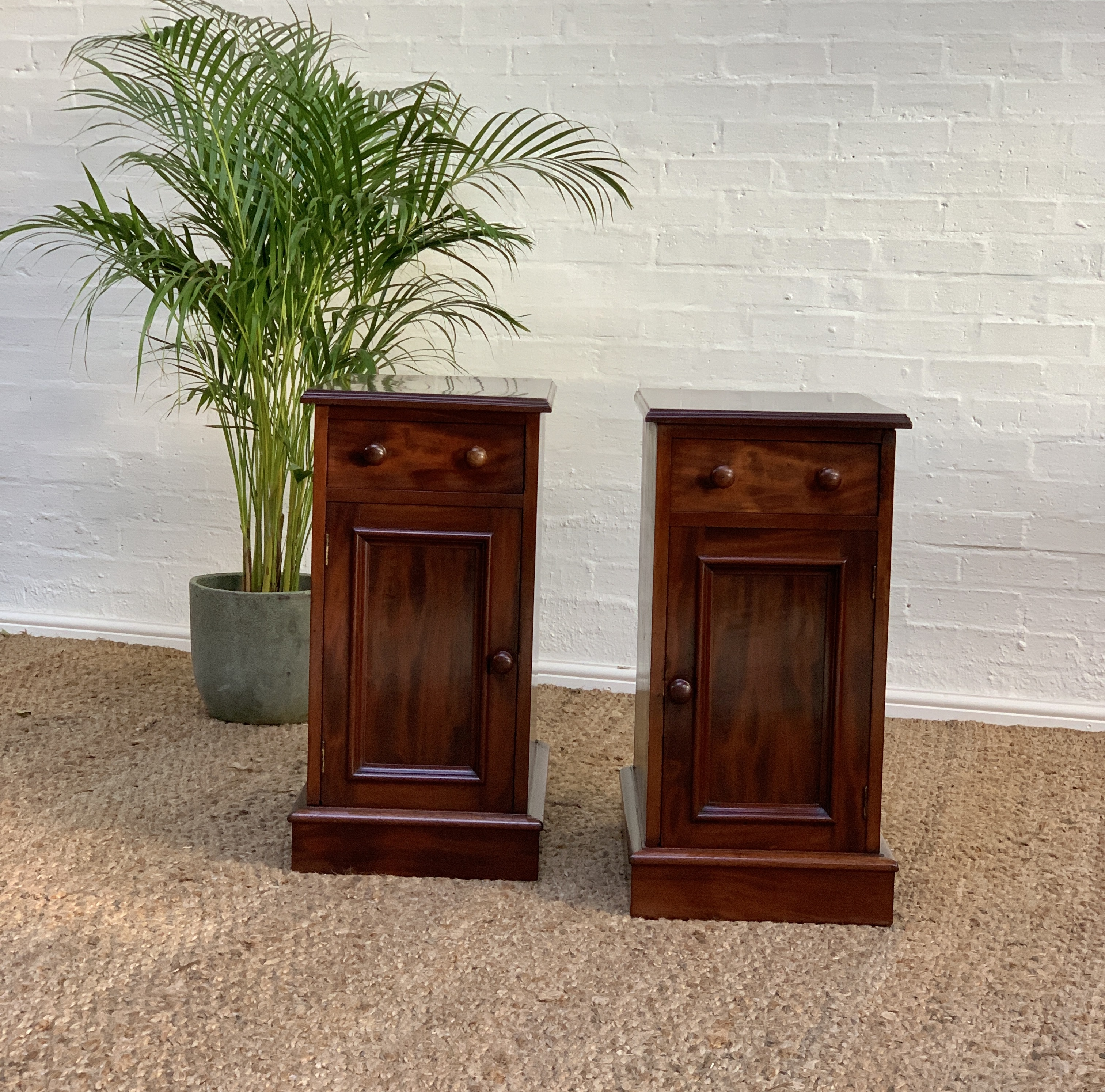 Antique Mahogany Bedside\ Nightstand