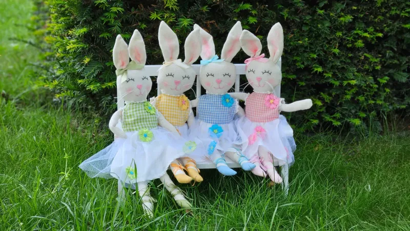 Lapin pastel assis ou à suspendre