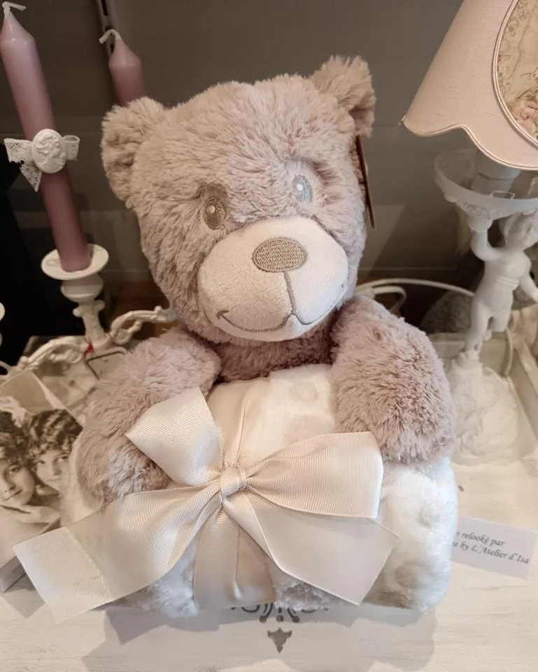 Ours peluche avec sa couverture
