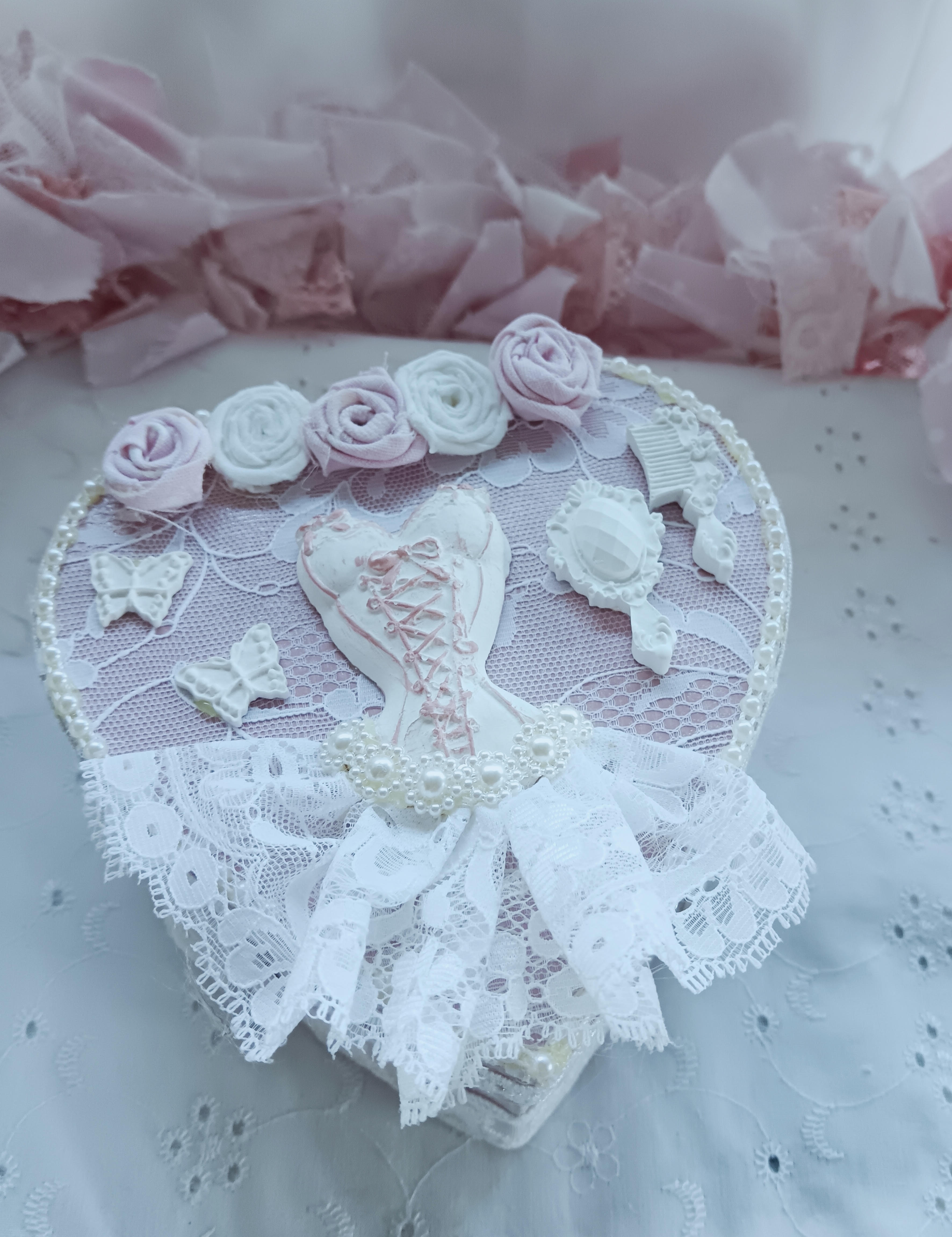 Joli coffret en forme de coeur