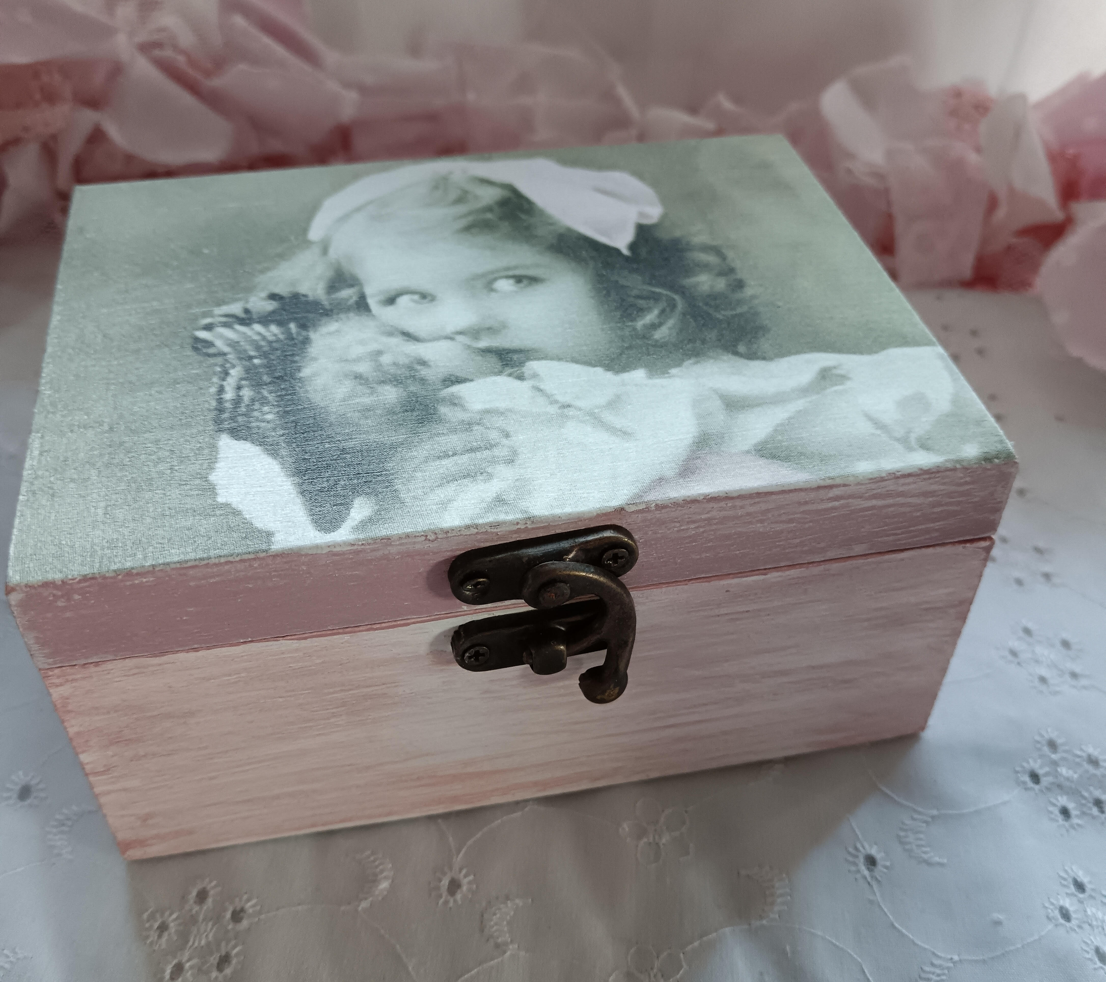 Joli coffret en bois décoré