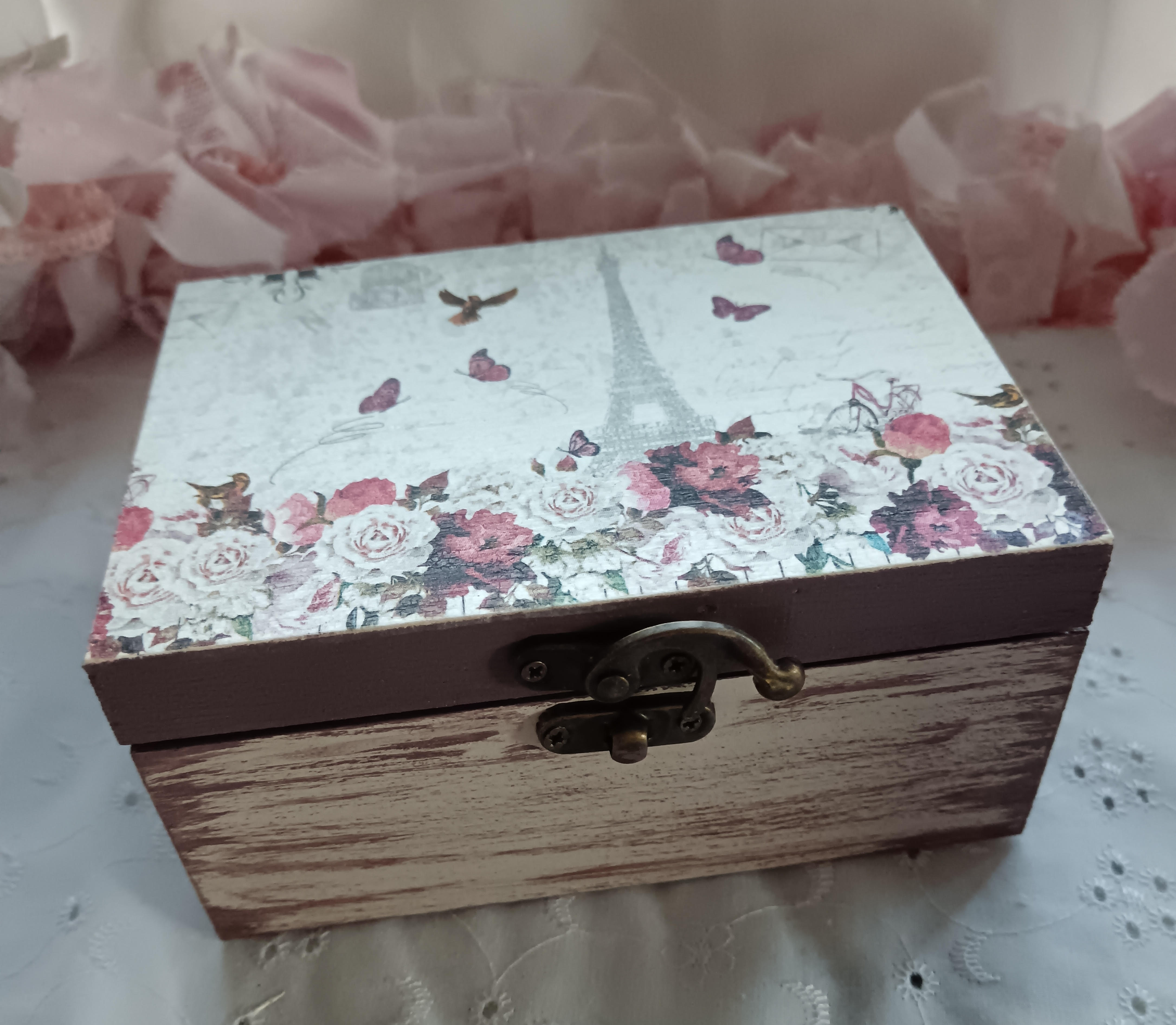 Joli coffret en bois vintage