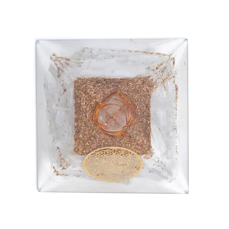 Orgonite pyramide sélénite fleur de vie