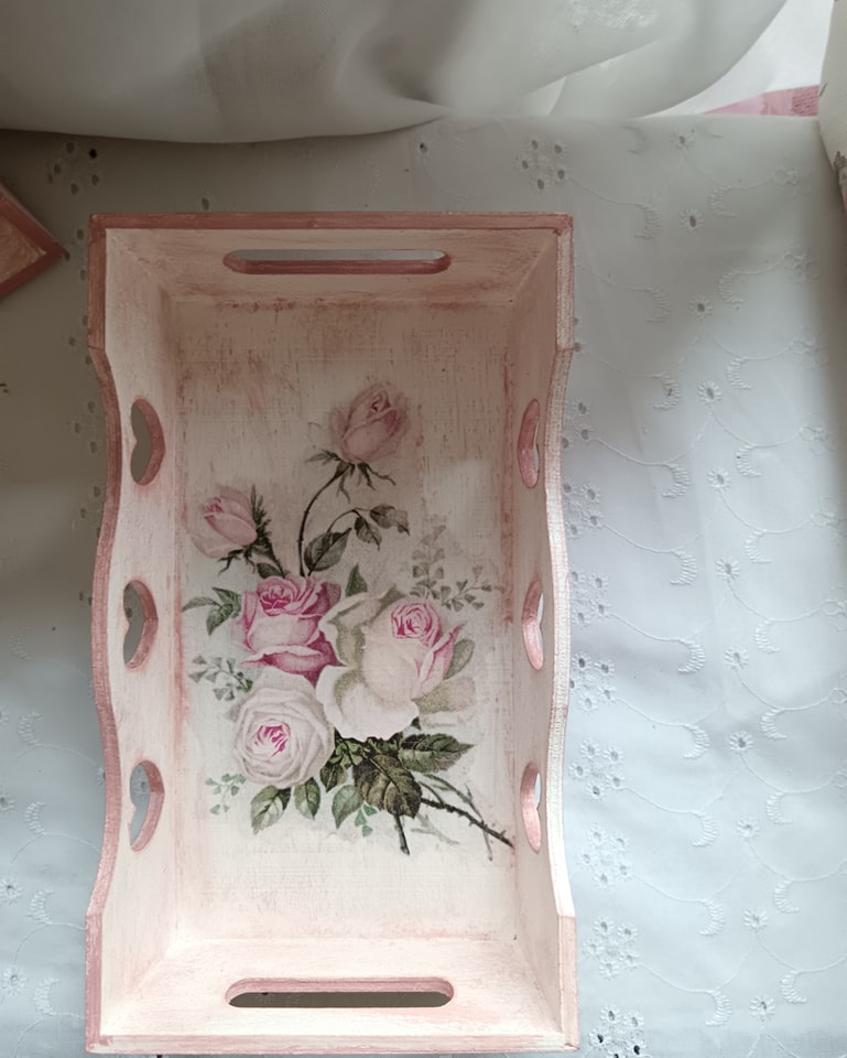 Plateau rectangulaire à petits coeurs