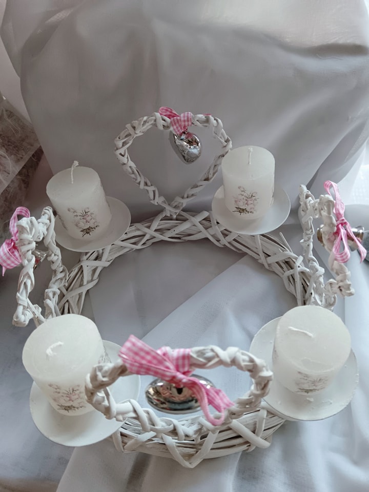 Couronne de rotin et ses 4 bougies