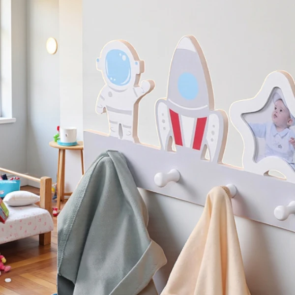 Navaris Wall Mounted Coat Rack with Photo Frame – Wooden Decorative Hooks