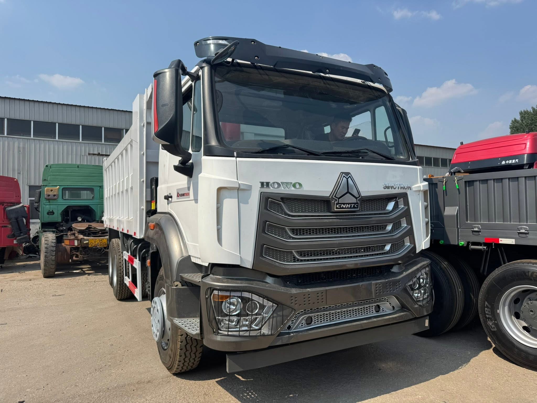 Sinotruk Howo NX 371HP 380HP Diesel Mining Dump Truck Sino Hohan 400hp 10-12 Wheel Used Tipper Truck 6x4 