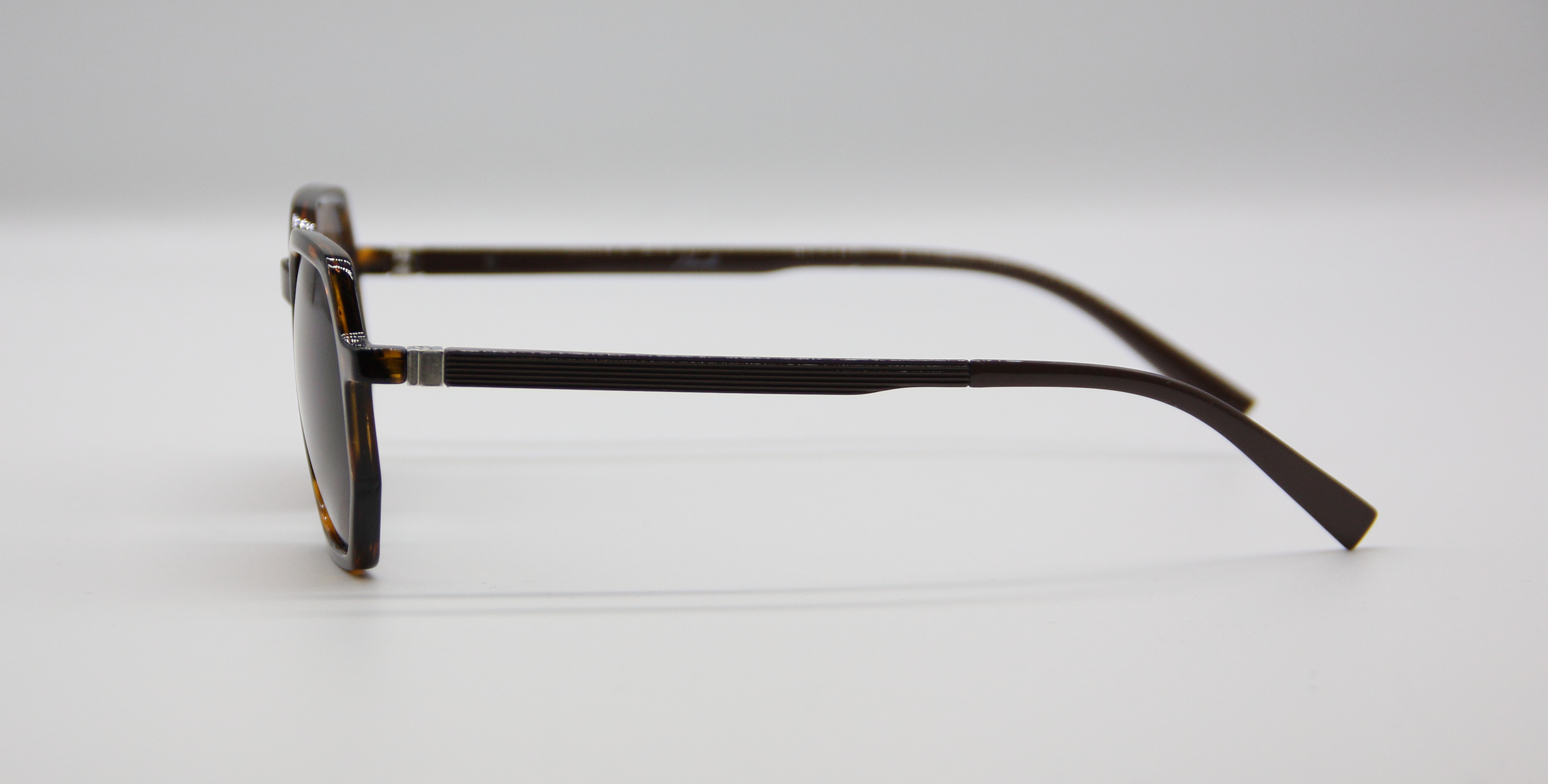 Modest tiger sunglasses