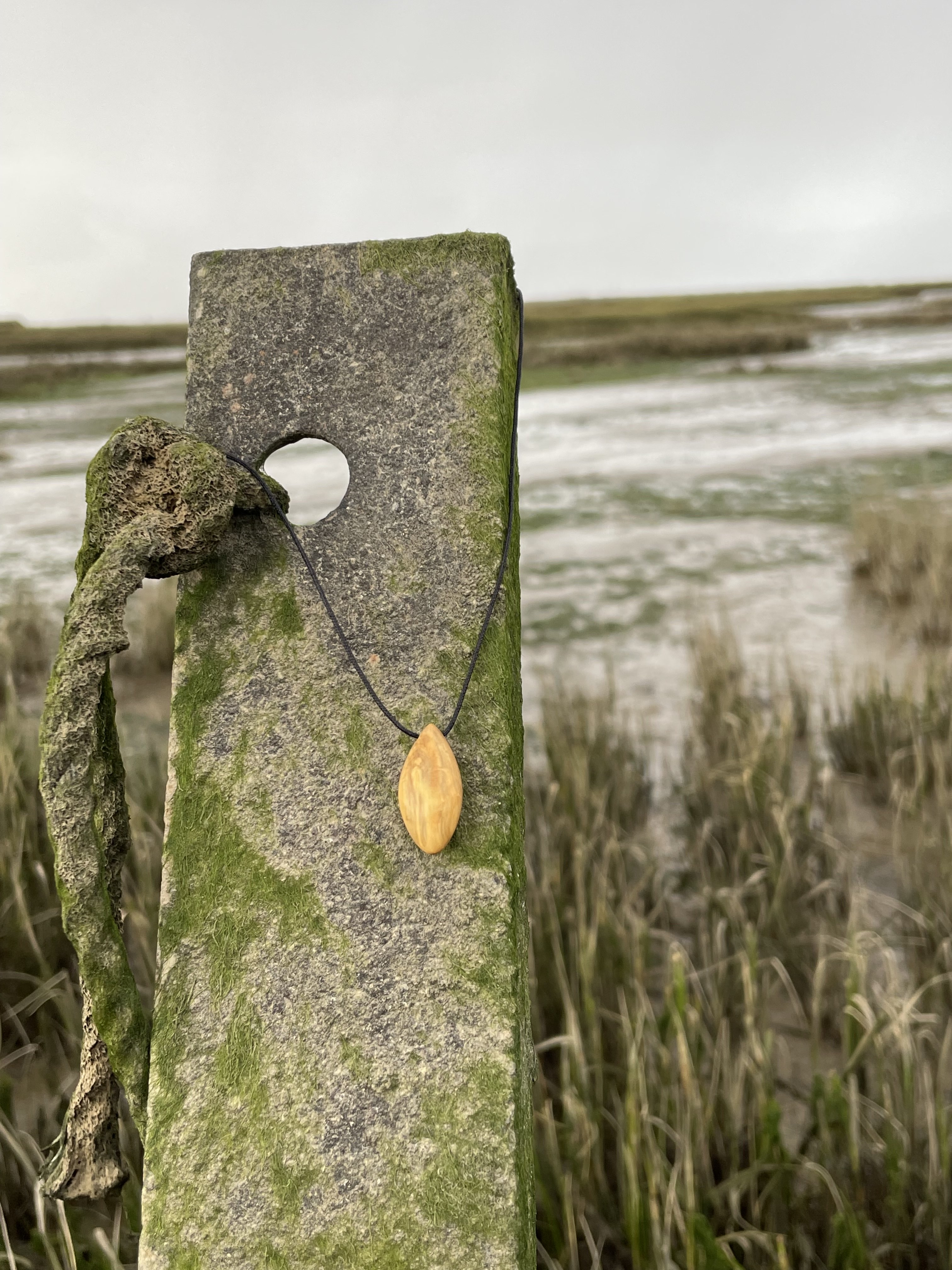 Collier ~ Ama ~ { Bois Buis } 