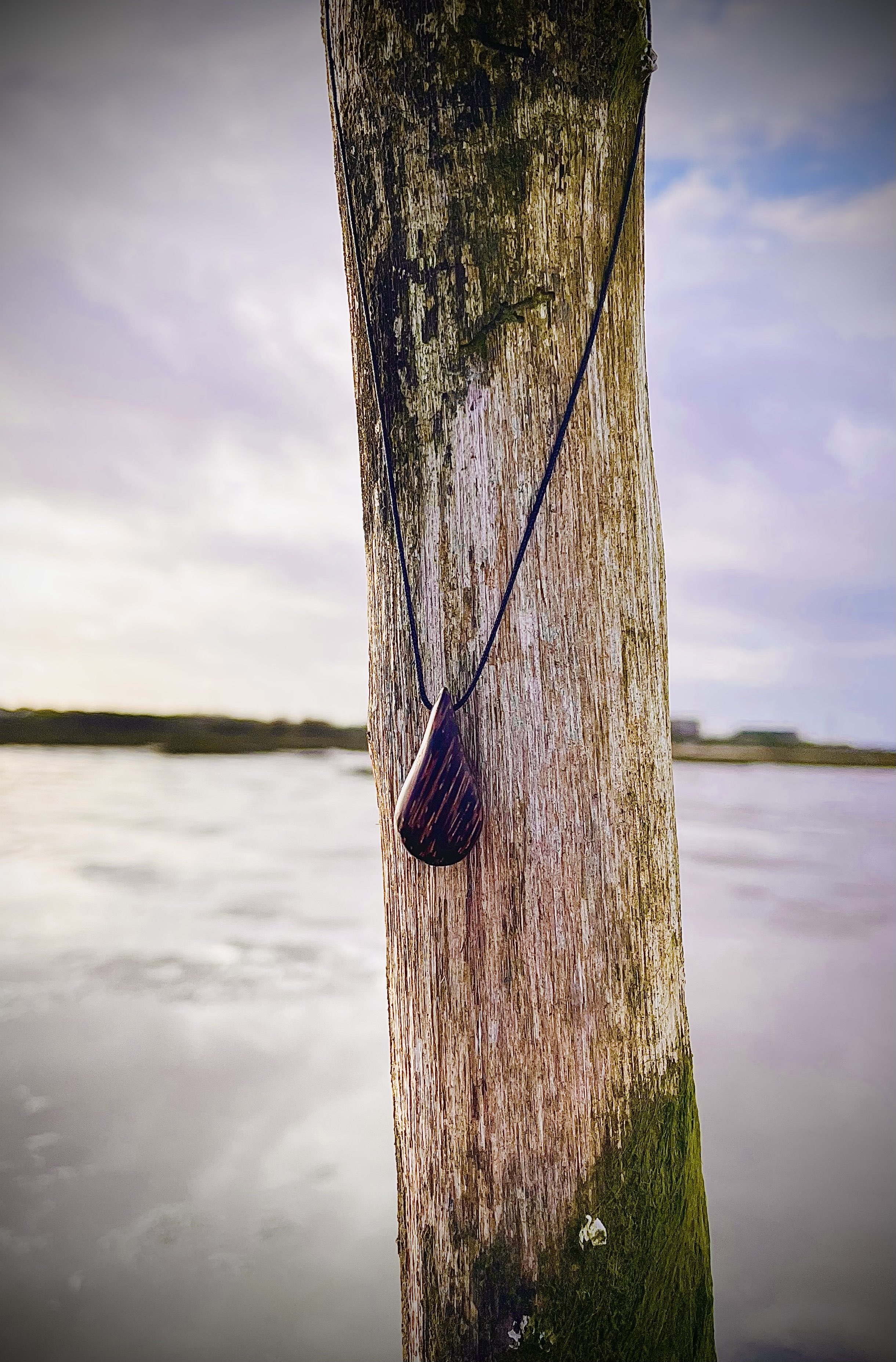 Collier  ~ Line ~  { Bois Palmier noir } 