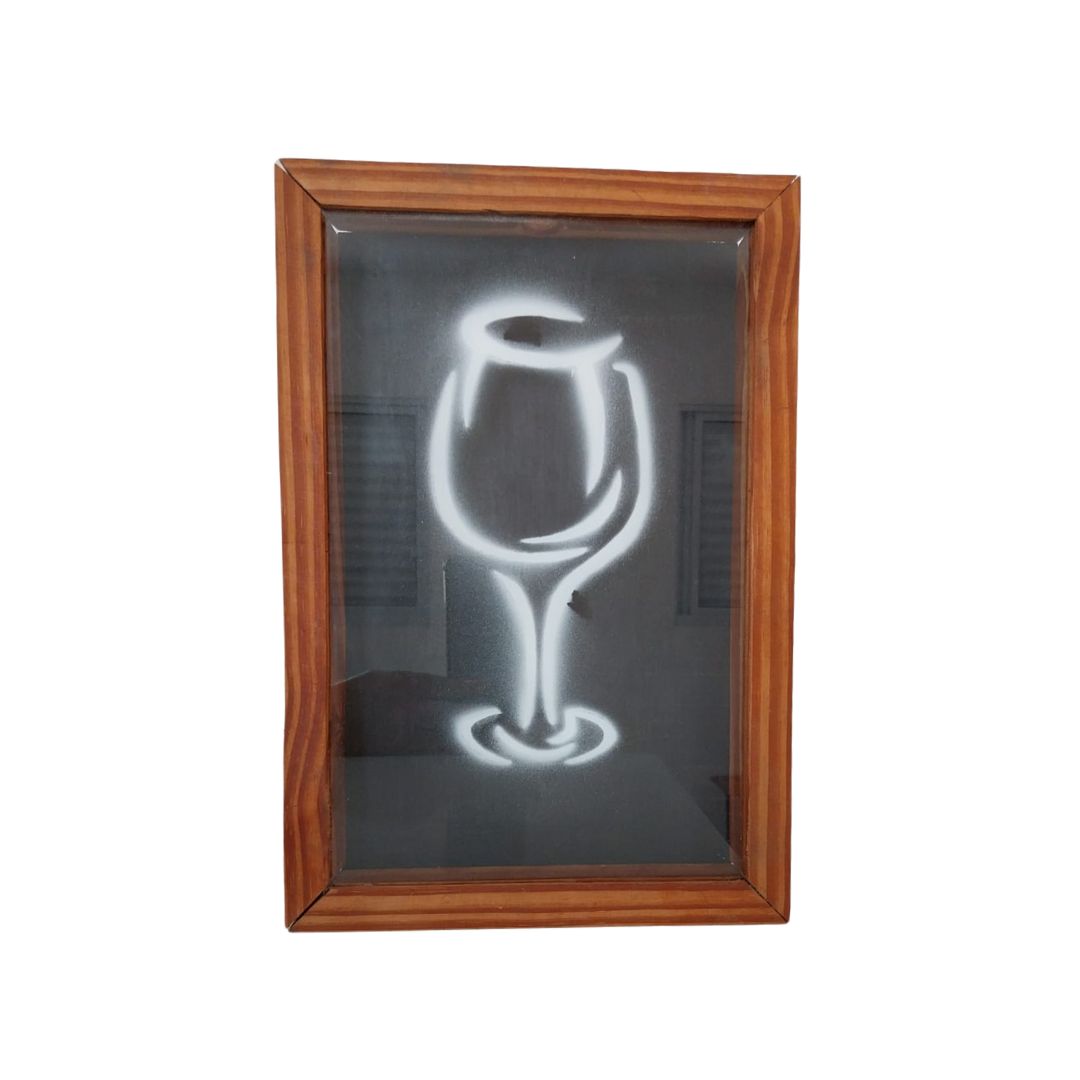 Porta Rolha De Parede Com Led (bateria) Em Madeira